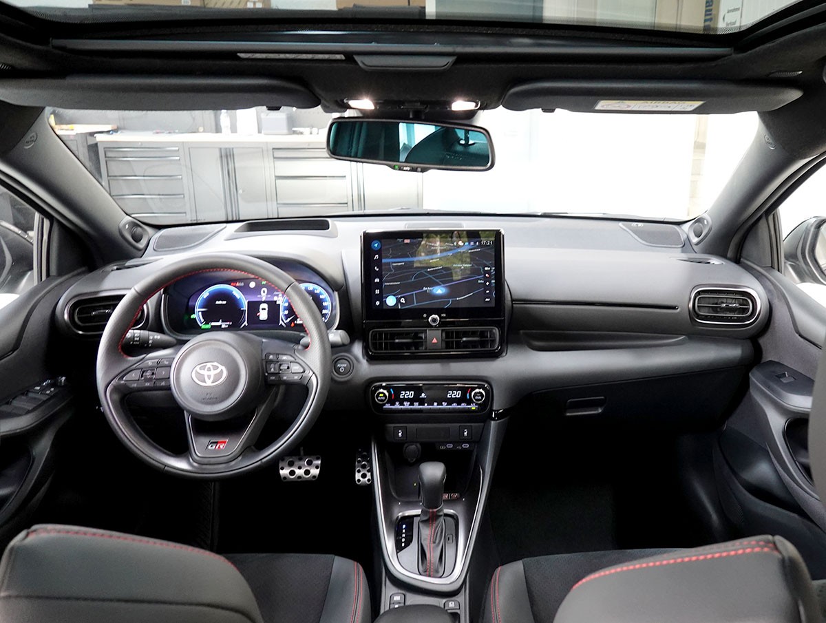 TOYOTA Yaris 1.5 GR Sport e-CVT Panoramaglasdach, JBL, Head-Up Display-image-8