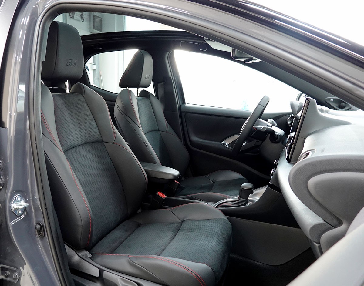 TOYOTA Yaris 1.5 GR Sport e-CVT Panoramaglasdach, JBL, Head-Up Display-showroom-element-3