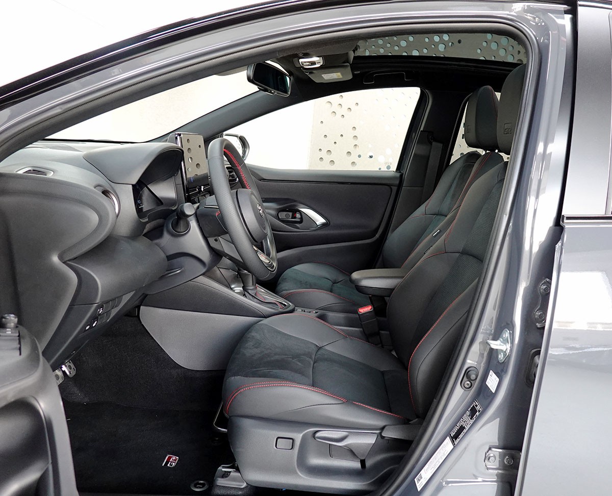 TOYOTA Yaris 1.5 GR Sport e-CVT Panoramaglasdach, JBL, Head-Up Display-image-6