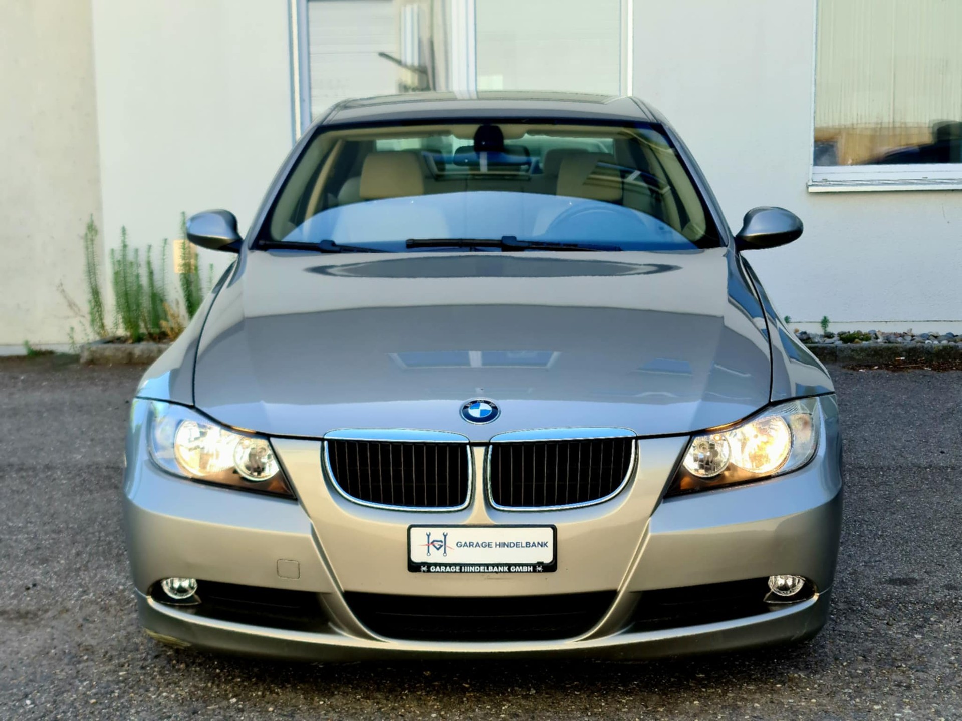 BMW 318i Access-showroom-element-2
