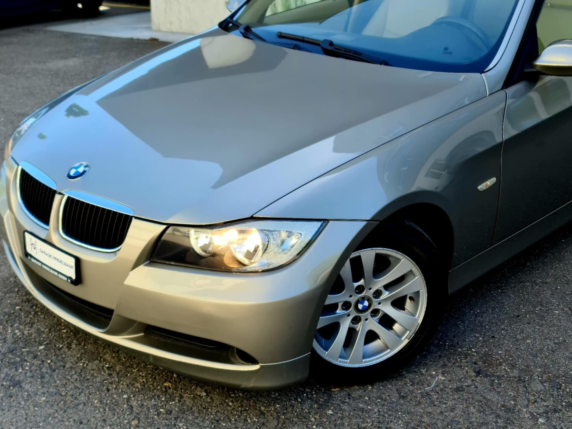 BMW 318i Access-showroom-element-1