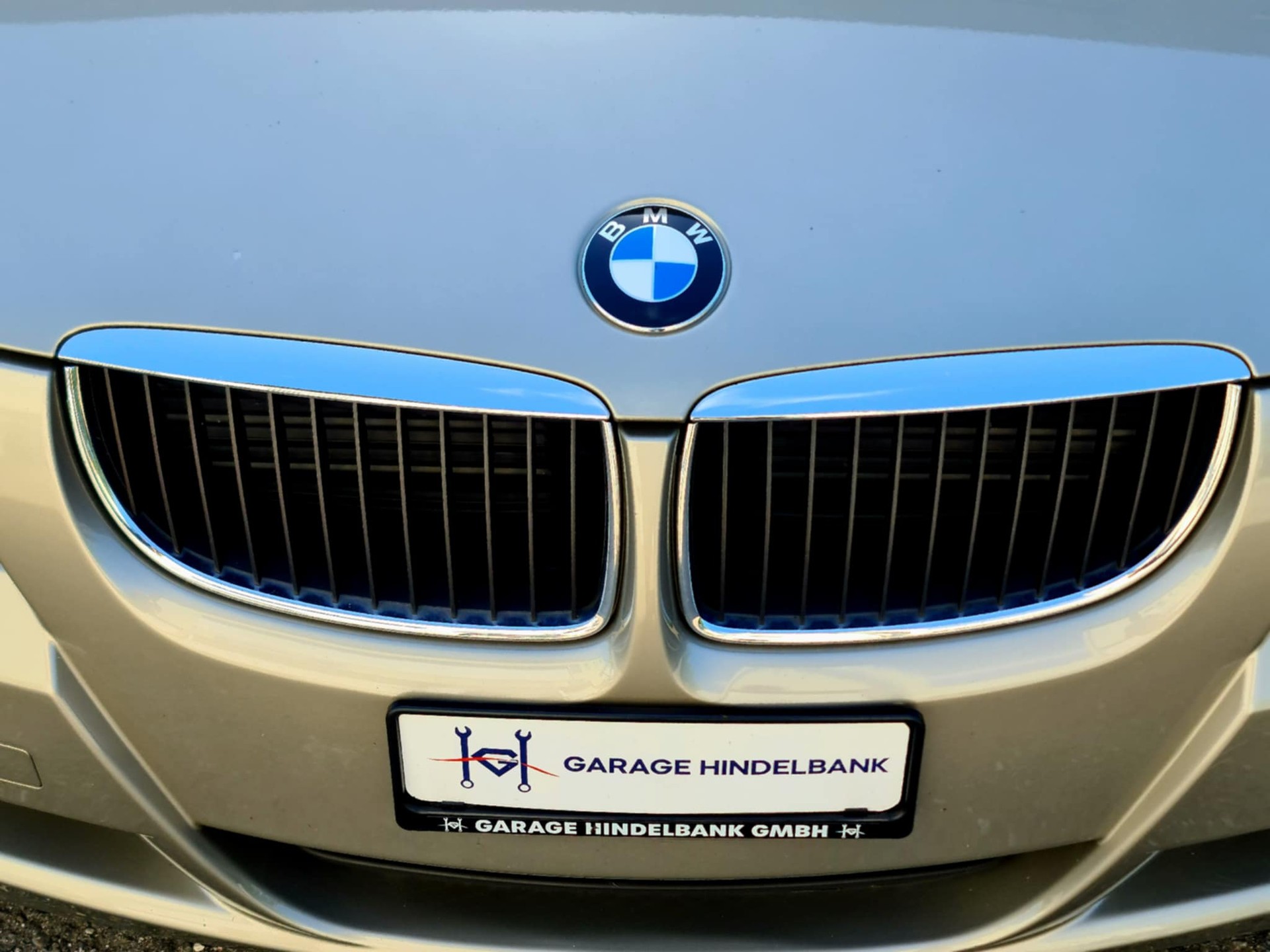 BMW 318i Access-showroom-element-3