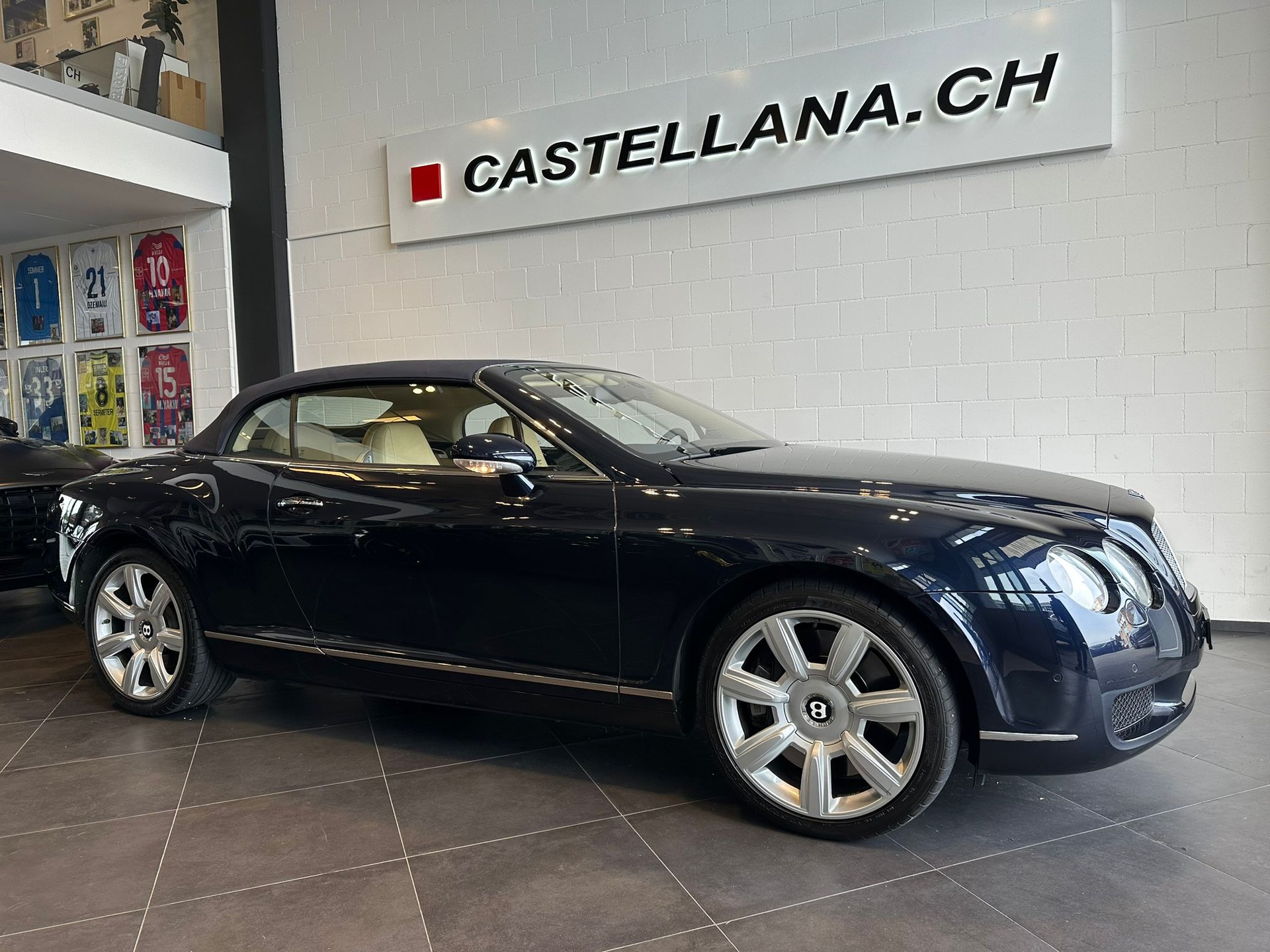 BENTLEY Continental GTC 6.0-showroom-element-1