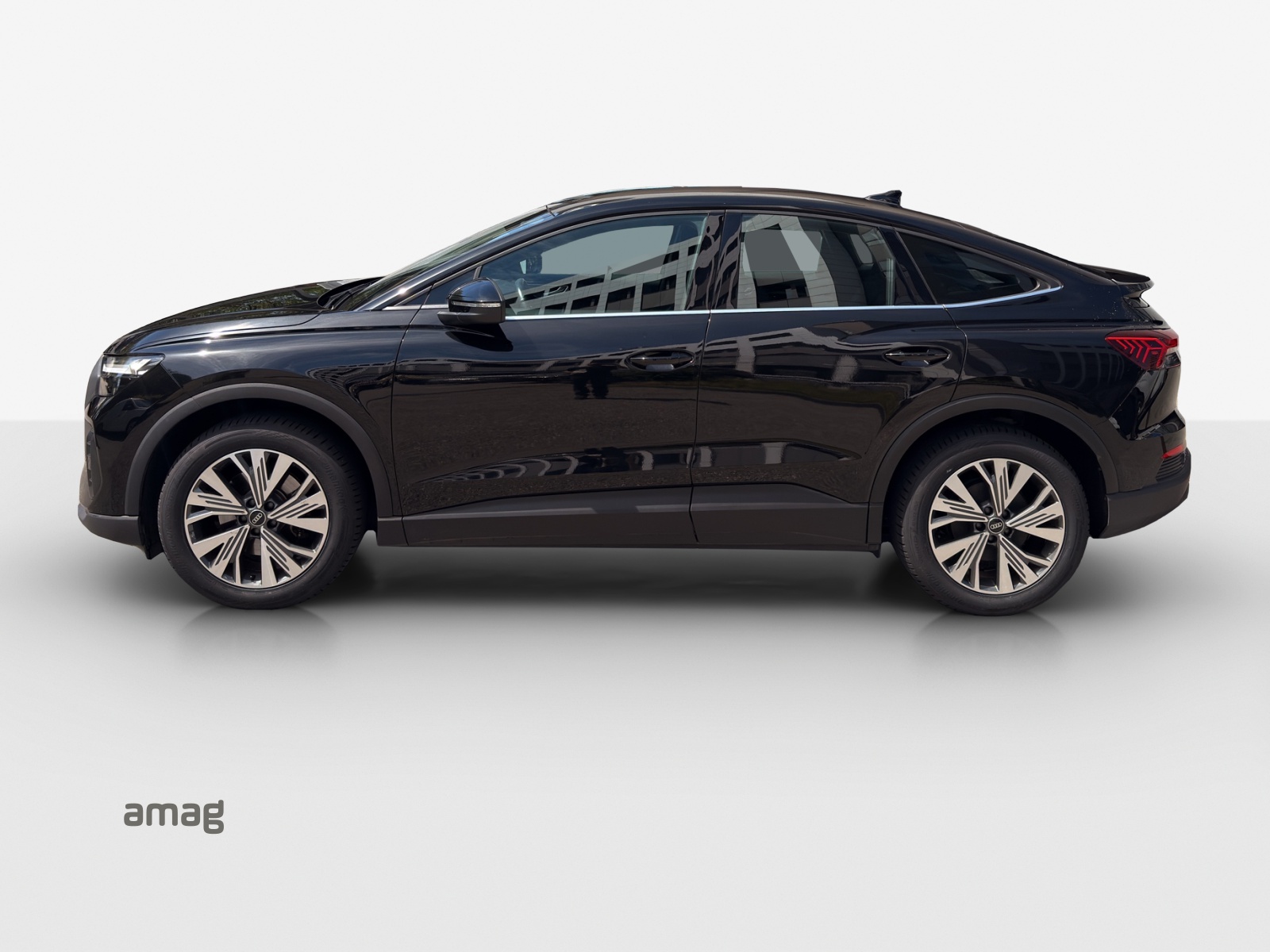 AUDI Q4 Sportback e-tron 35-showroom-element-1
