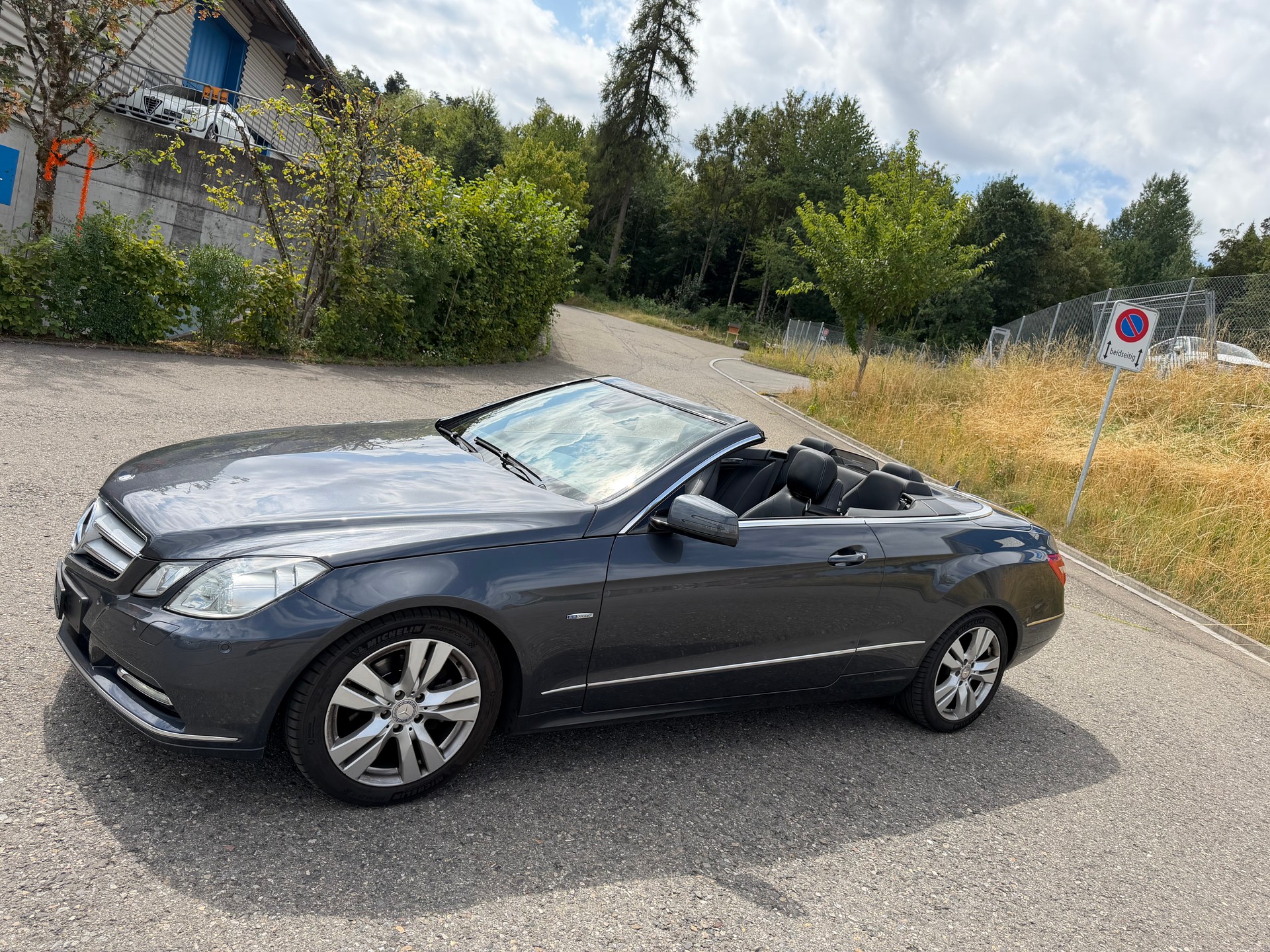 MERCEDES-BENZ E 200 CGI BlueEfficiency Automatic-image-1