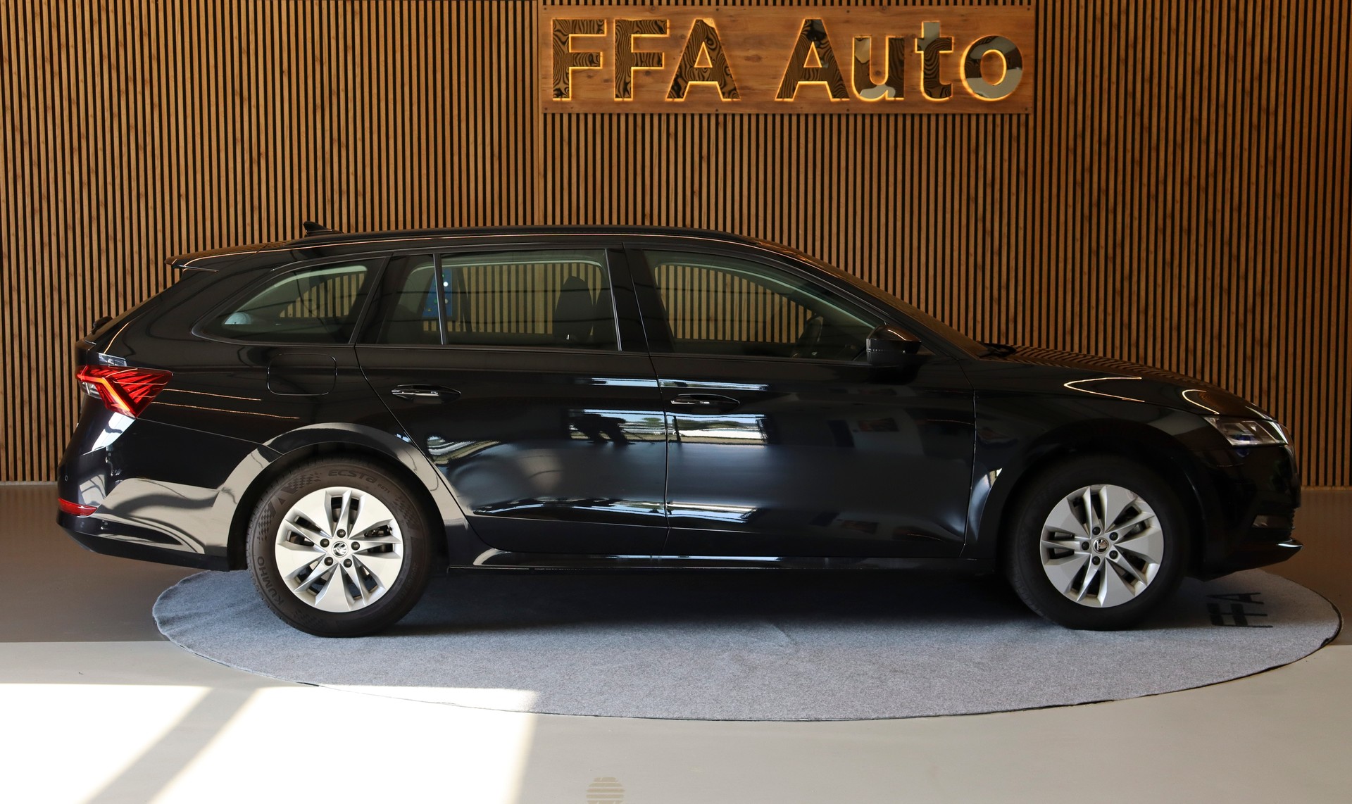 SKODA Octavia Combi 2.0 TDI Ambition 4x4 DSG-image-5