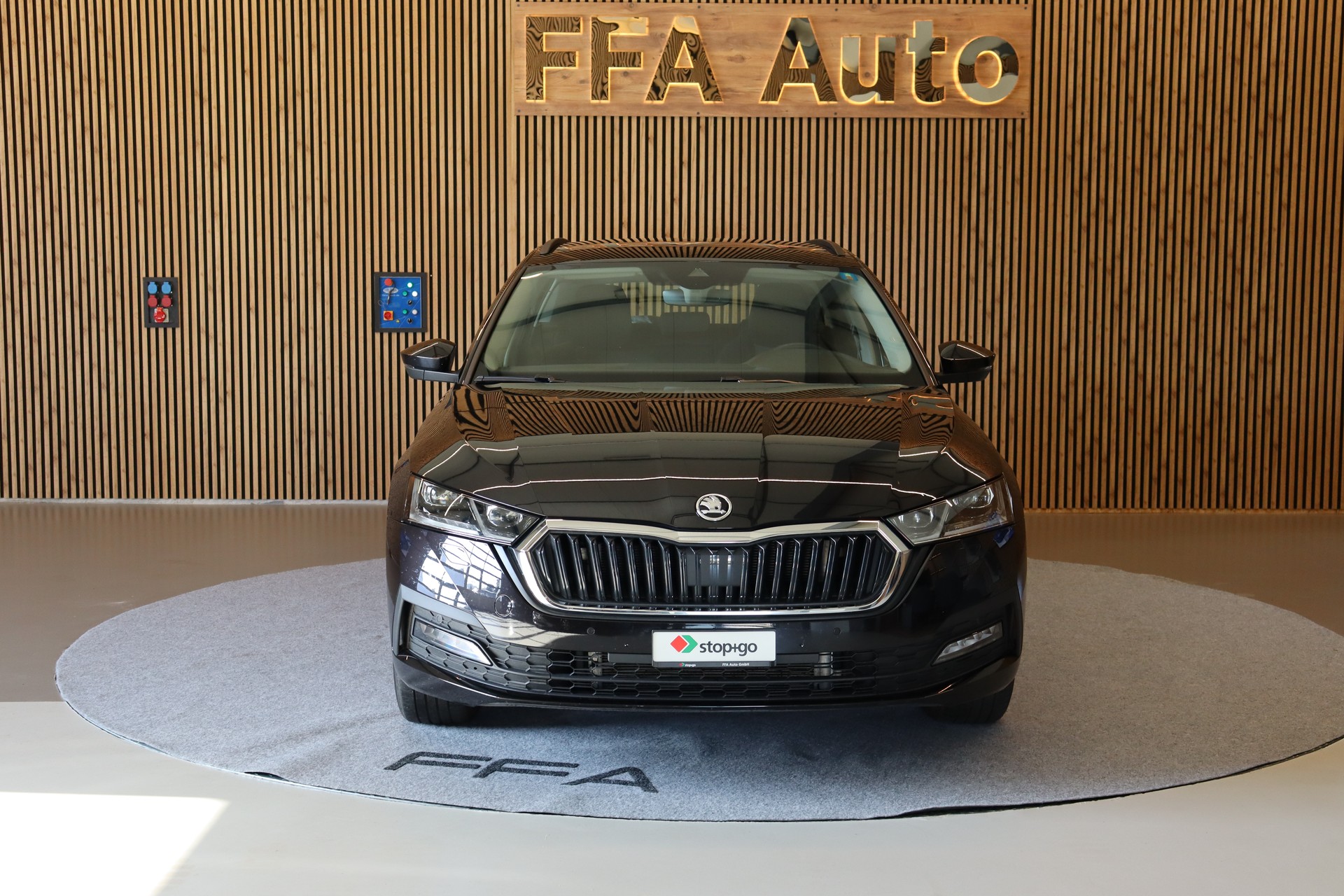 SKODA Octavia Combi 2.0 TDI Ambition 4x4 DSG-showroom-element-3