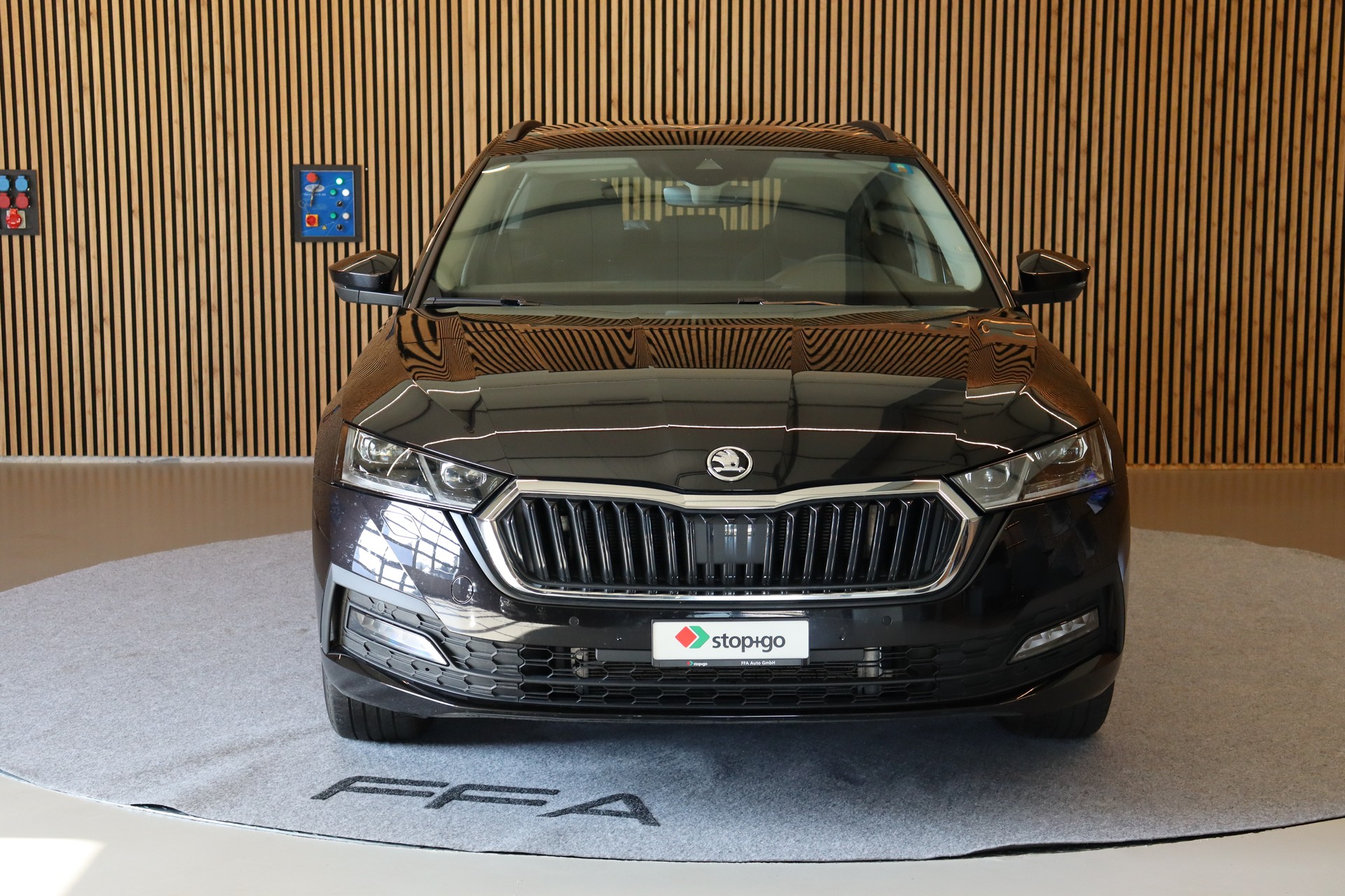 SKODA Octavia Combi 2.0 TDI Ambition 4x4 DSG-showroom-element-2