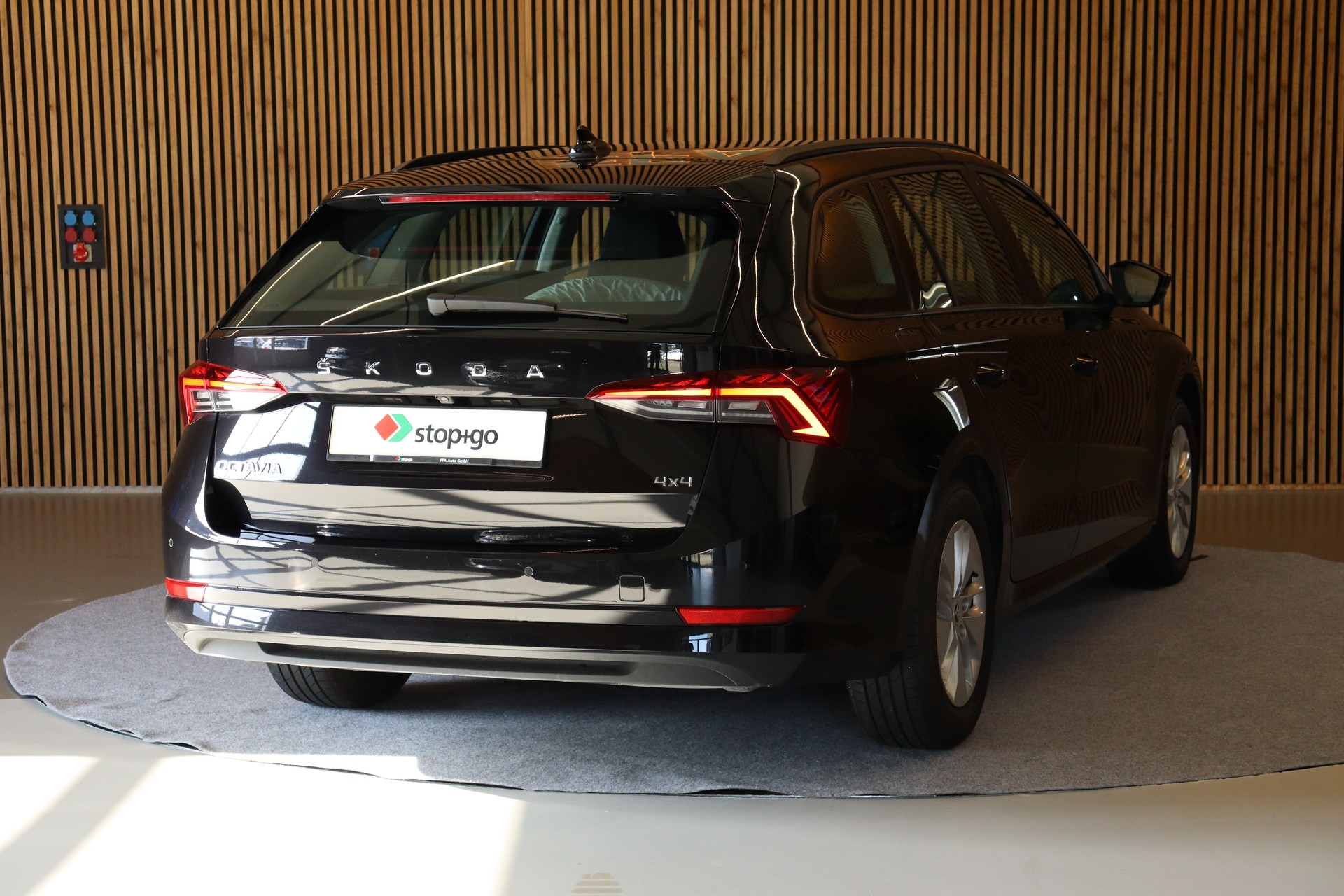 SKODA Octavia Combi 2.0 TDI Ambition 4x4 DSG-image-6