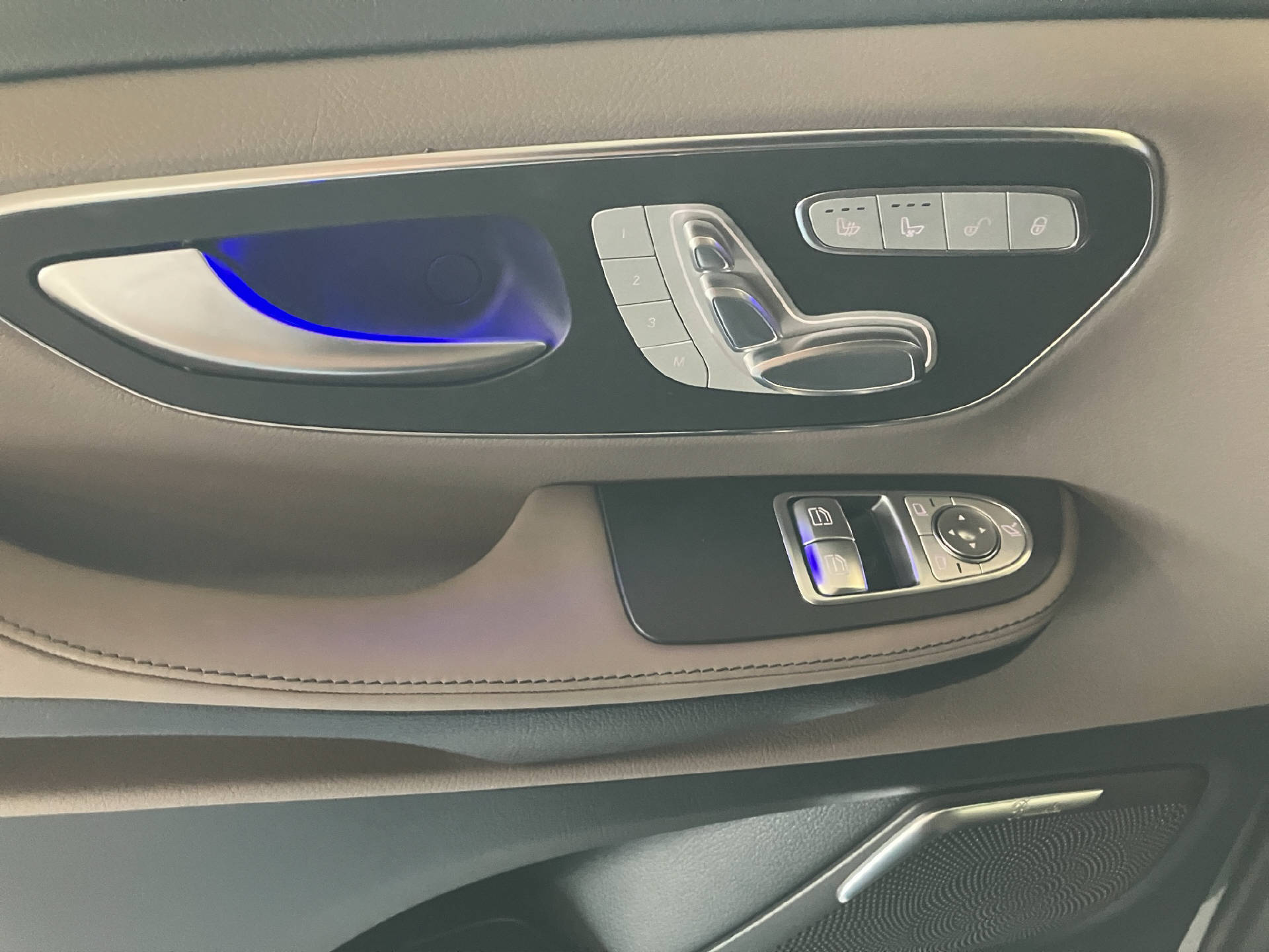 MERCEDES-BENZ V 300 d Exclusive lang-image-11