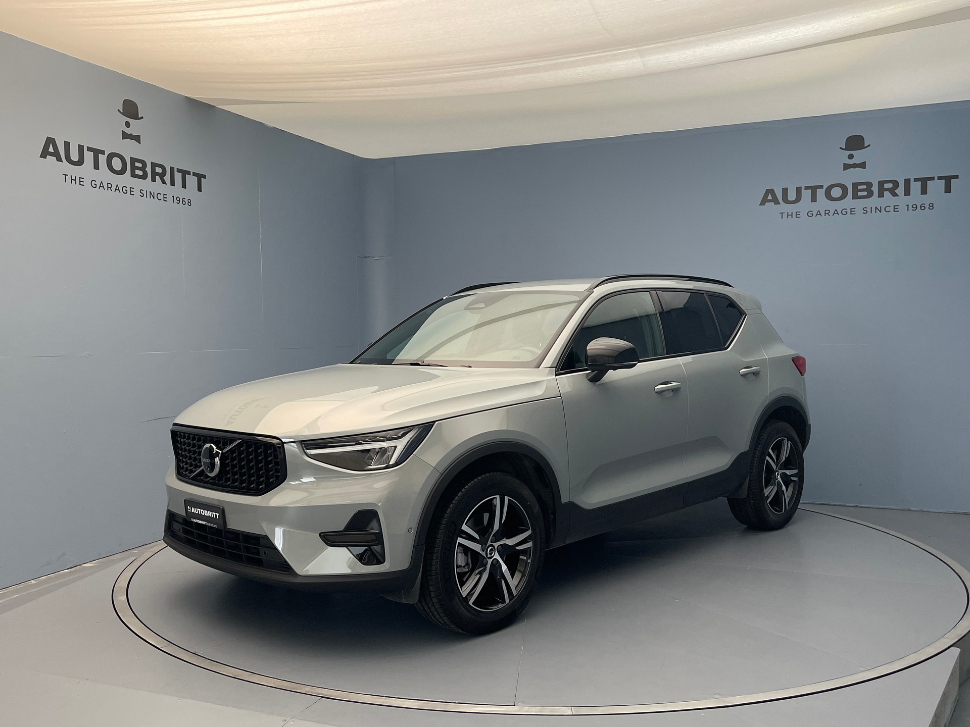 VOLVO XC40 2.0 B3 MH Plus Dark
