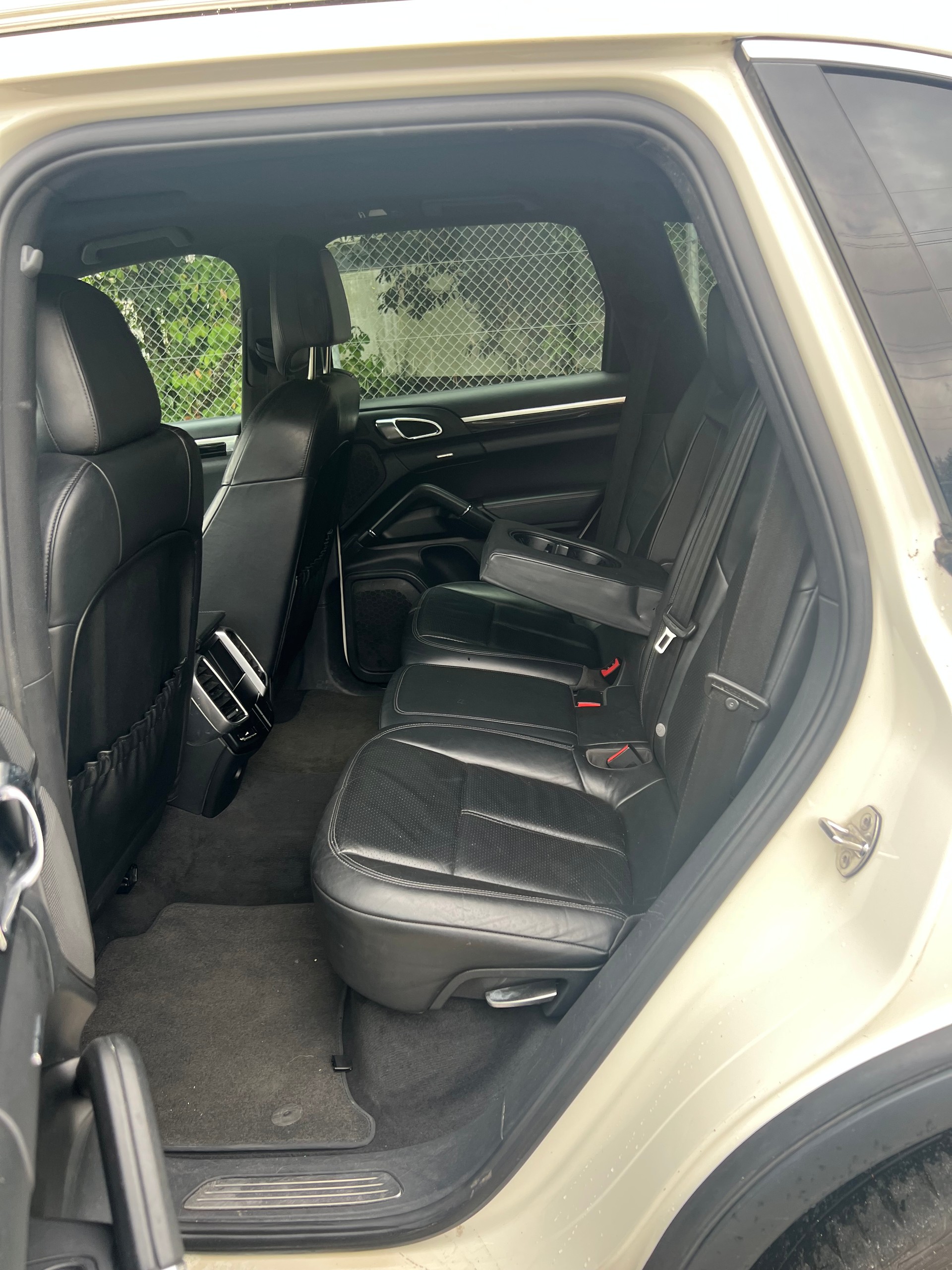 PORSCHE Cayenne S Hybrid-image-14