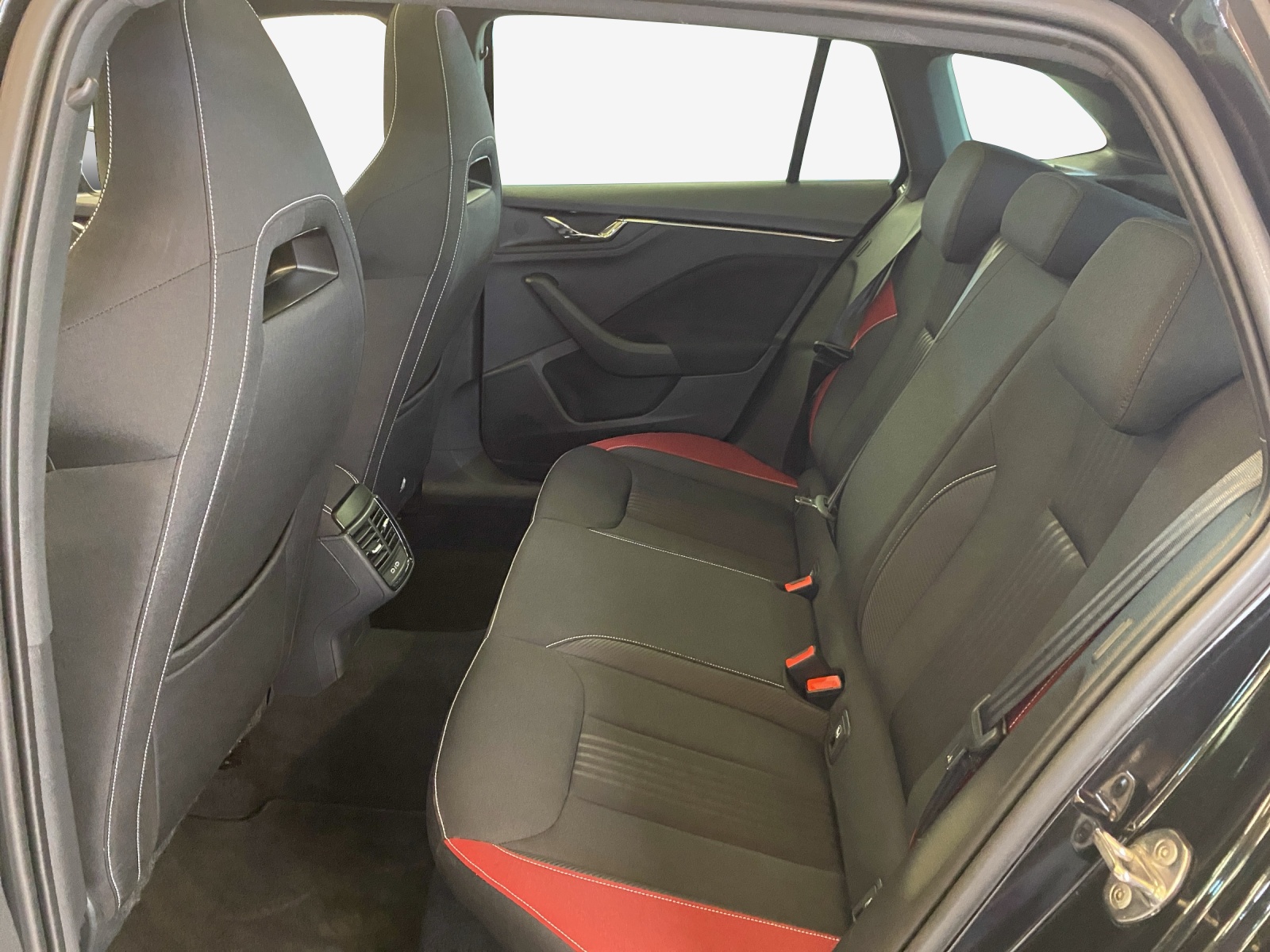 SKODA Scala 1.0 TSI Monte Carlo DSG-image-11