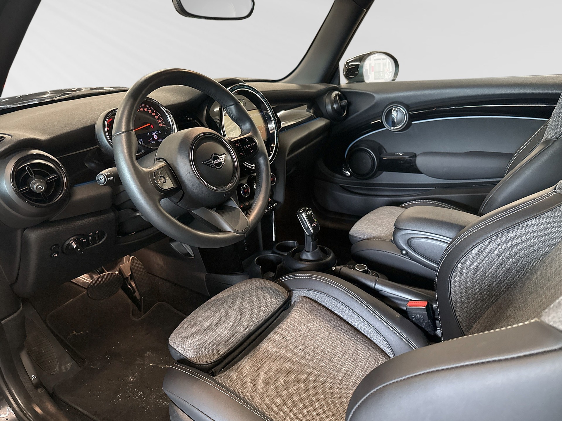 MINI Cooper Steptronic DKG-showroom-element-3