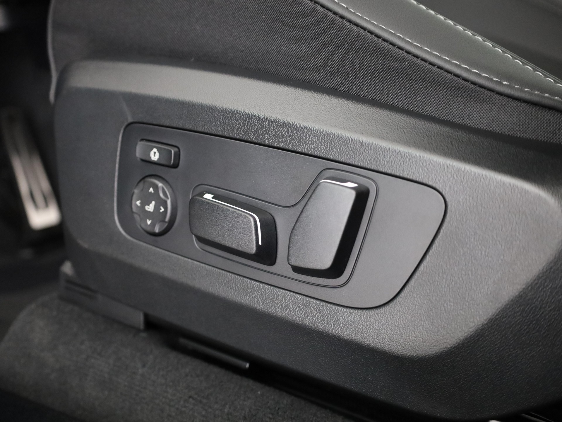 BMW X3 M50i-image-13