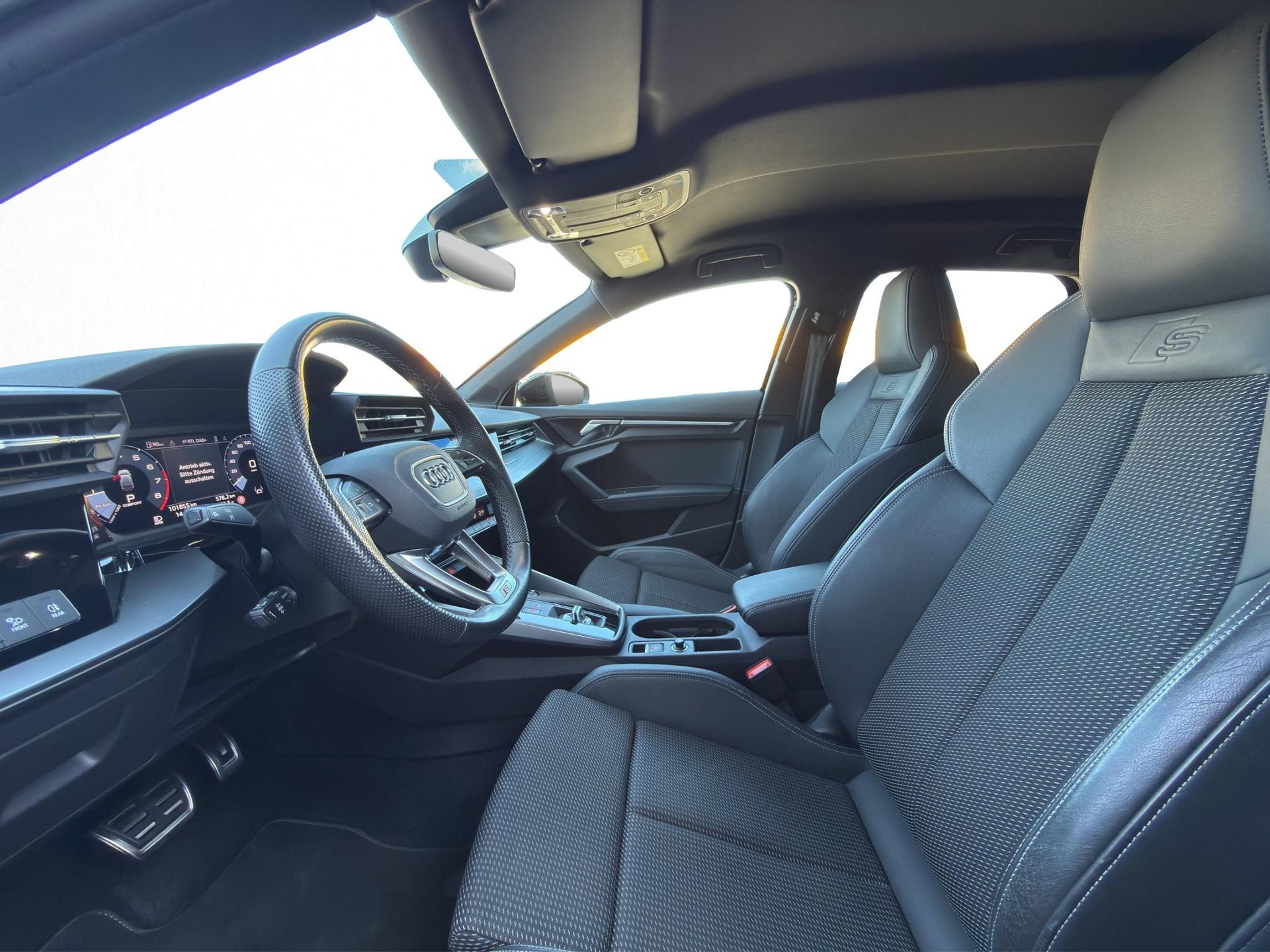 AUDI S3 Sportback 2.0 TFSI quattro S-Tronic-image-13