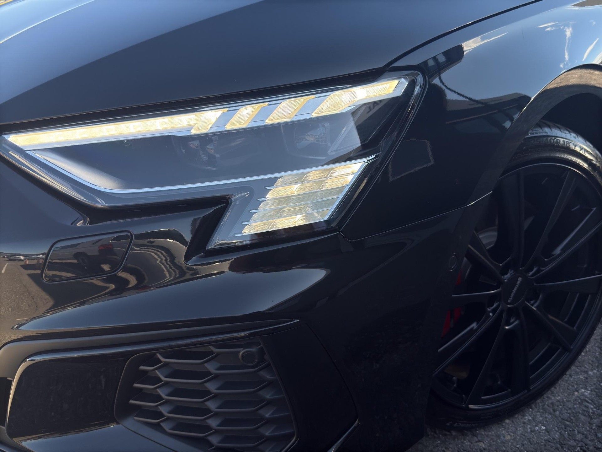 AUDI S3 Sportback 2.0 TFSI quattro S-Tronic-showroom-element-1