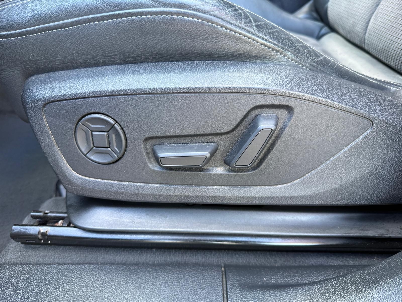 AUDI Q3 45 TFSI S line quattro S-tronic-image-12