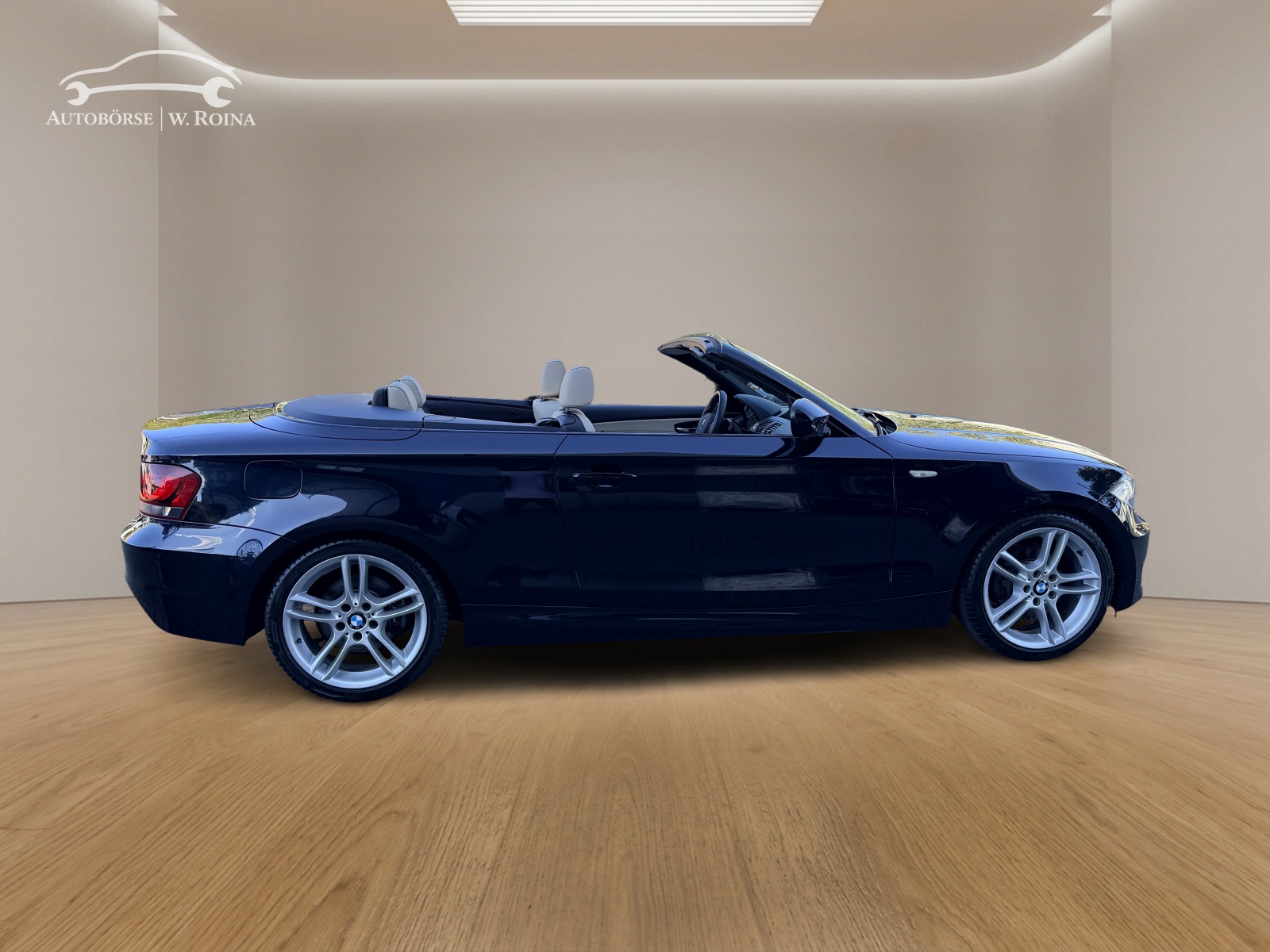 BMW 118i Cabrio Steptronic-showroom-element-2