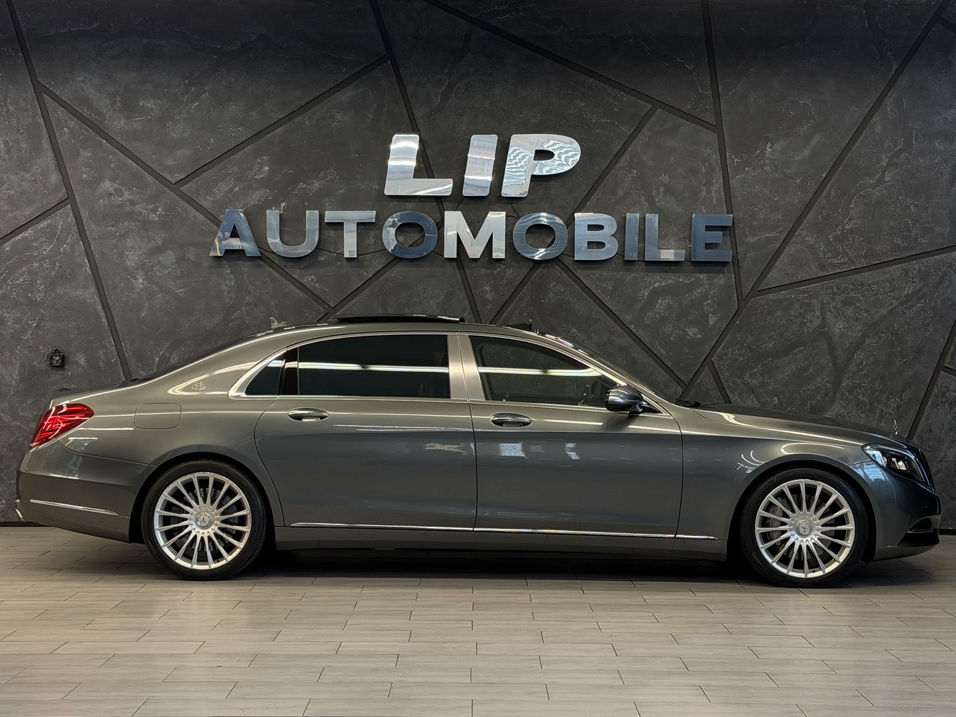 MERCEDES-BENZ S 500 Maybach 4Matic 9G-Tronic-image-4