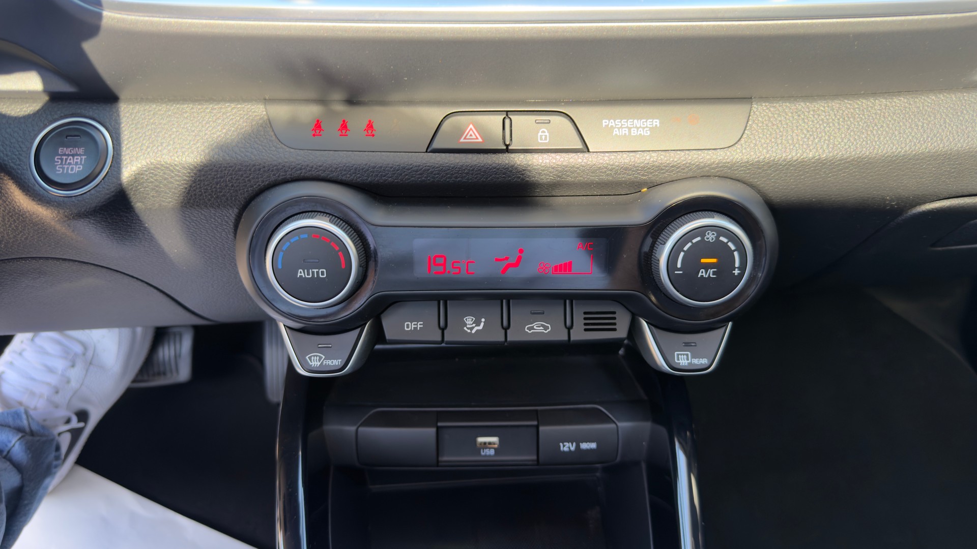 KIA Stonic 1.0 T-GDI MHEV Style DCT-image-13