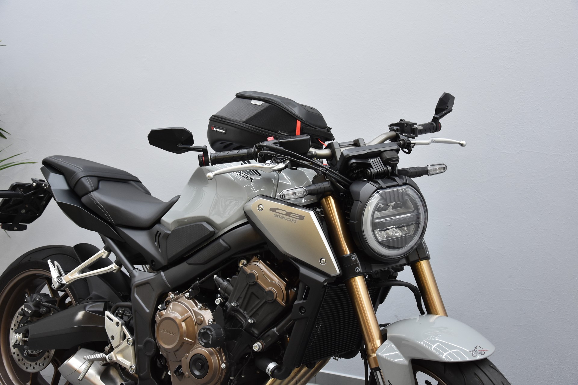 HONDA CB 650 R-image-1