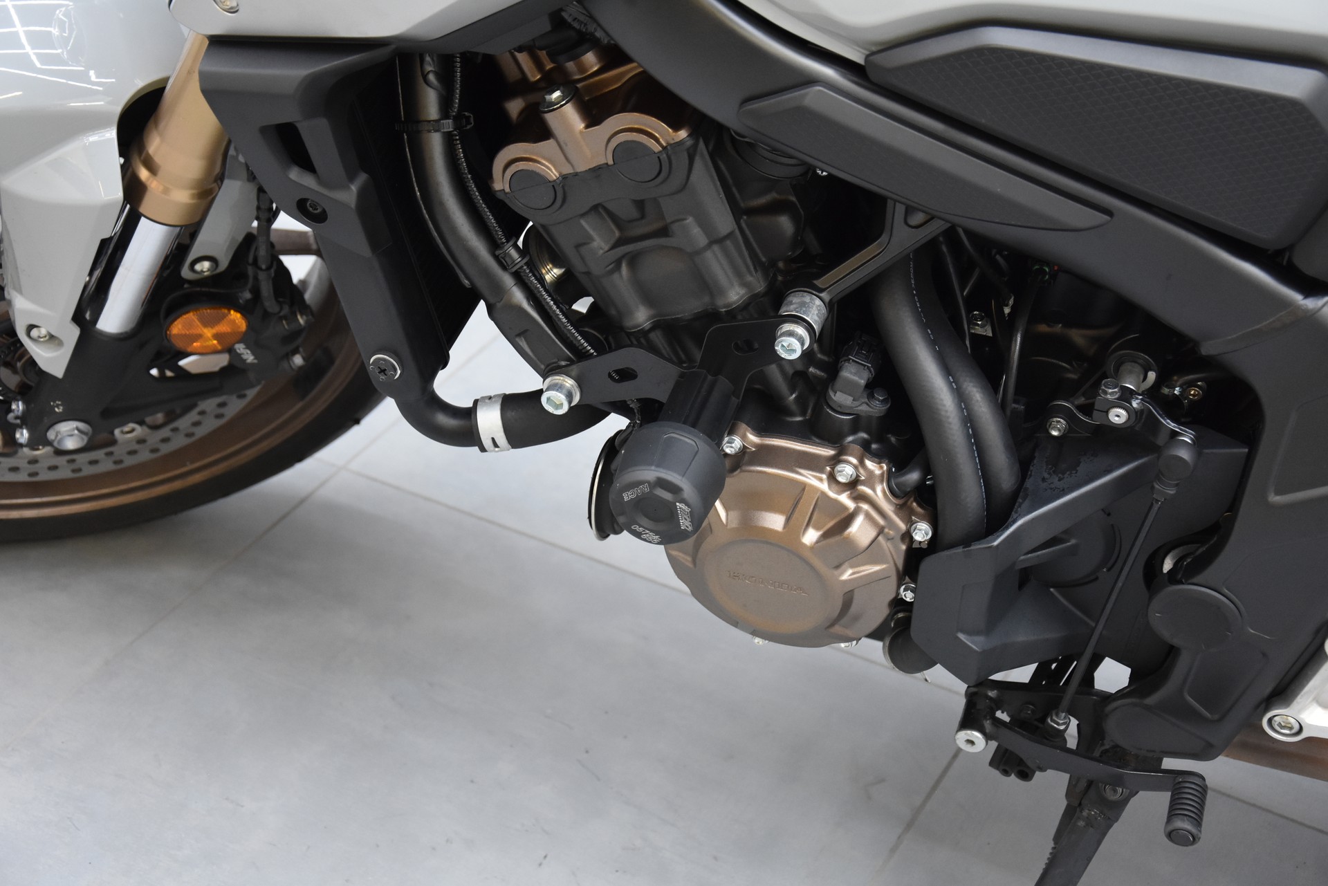 HONDA CB 650 R-image-7