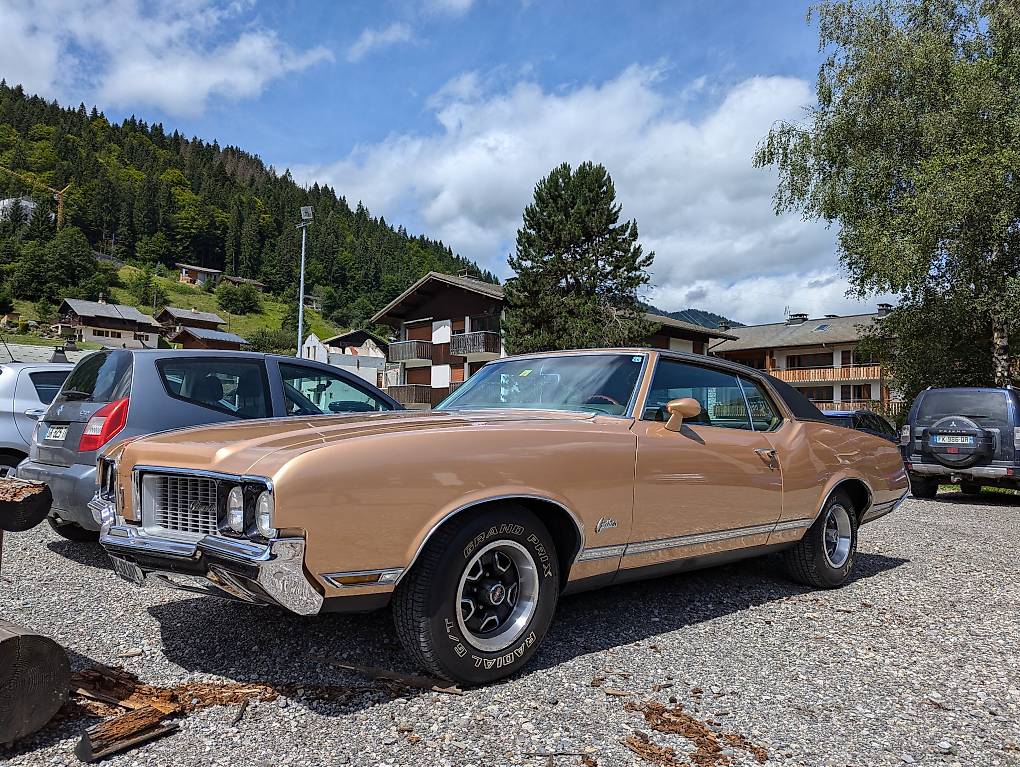 OLDSMOBILE CUTLASS