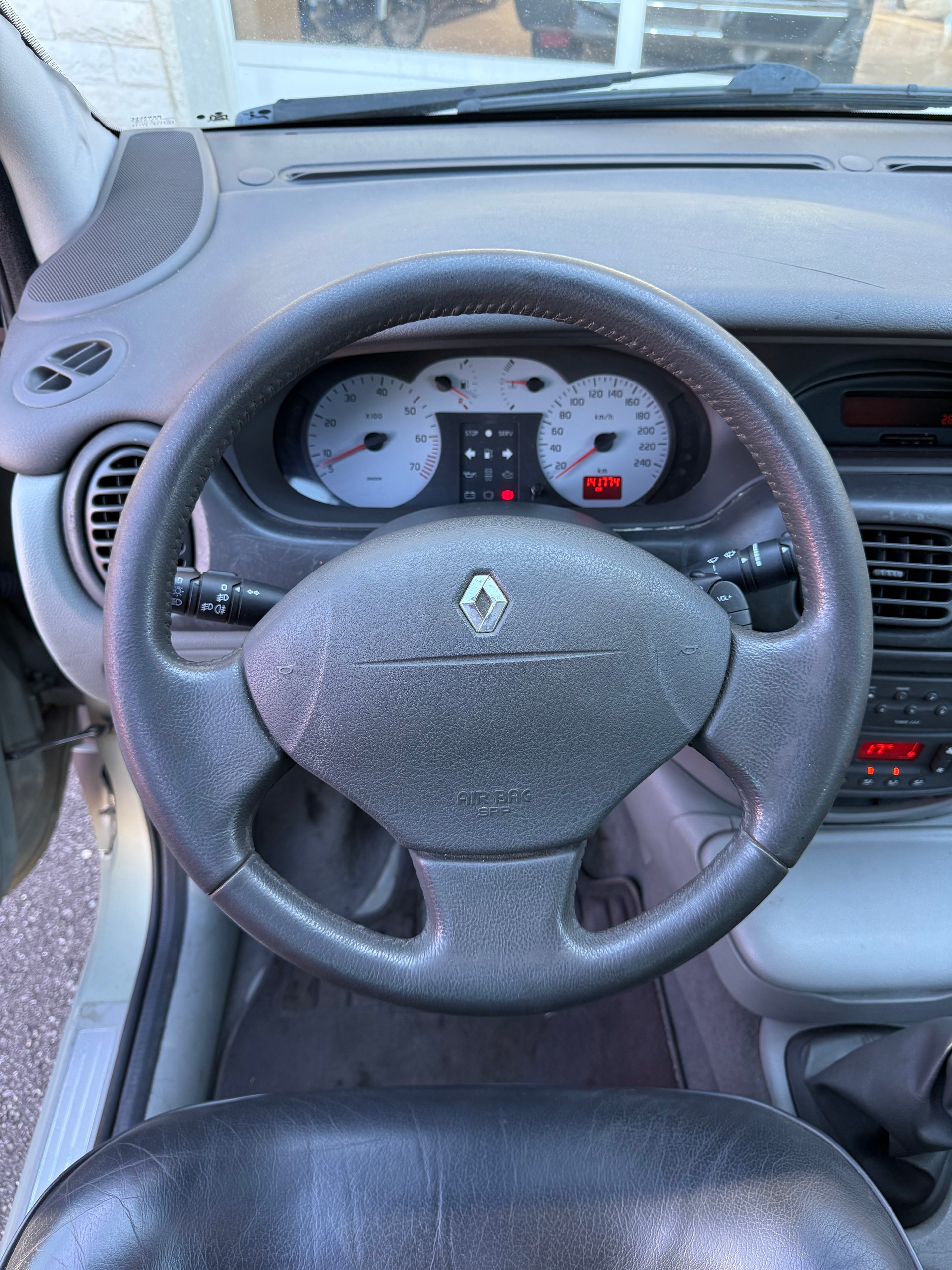RENAULT Scénic 2.0 16V Dynamique-image-9