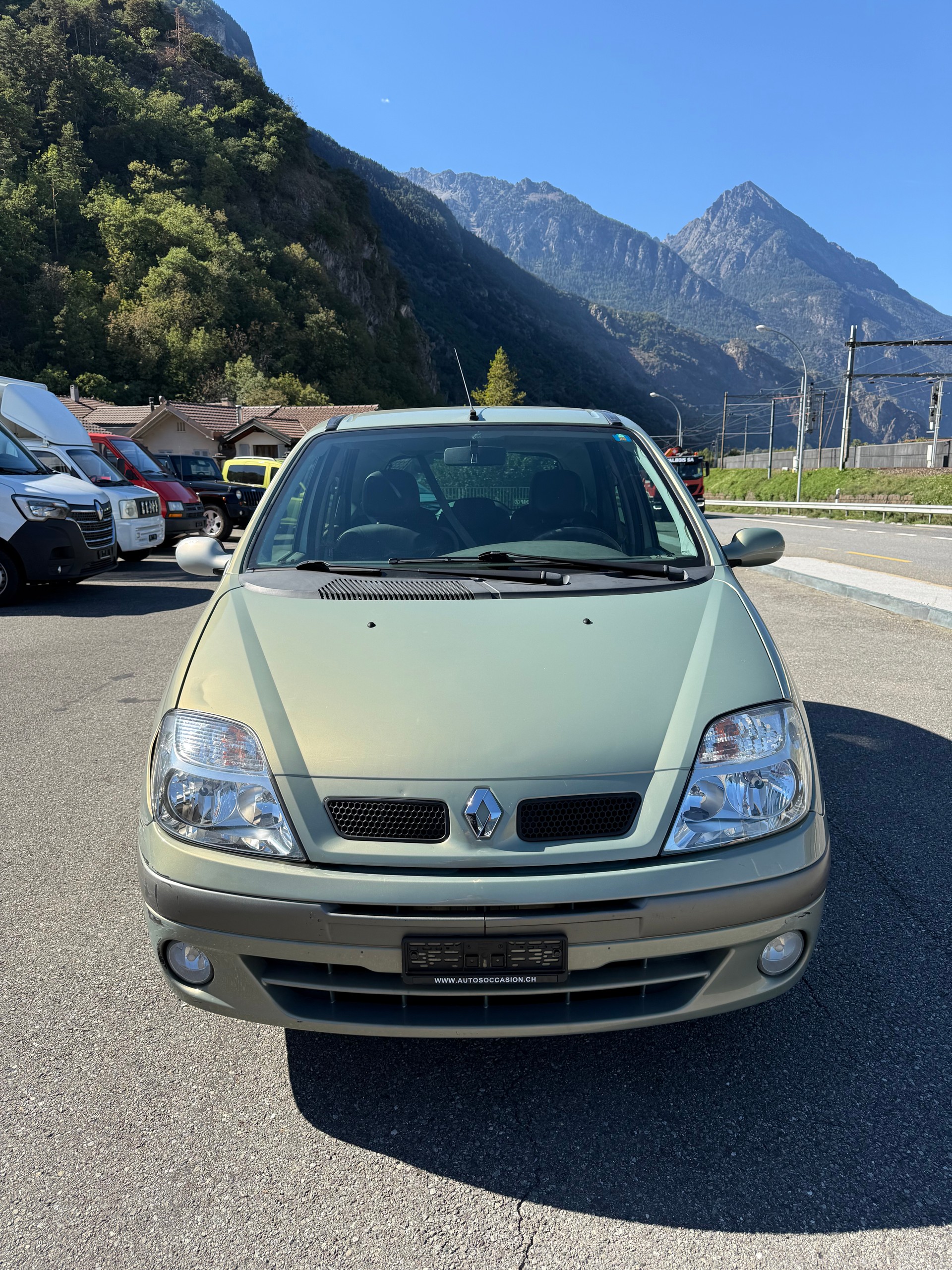 RENAULT Scénic 2.0 16V Dynamique-image-2