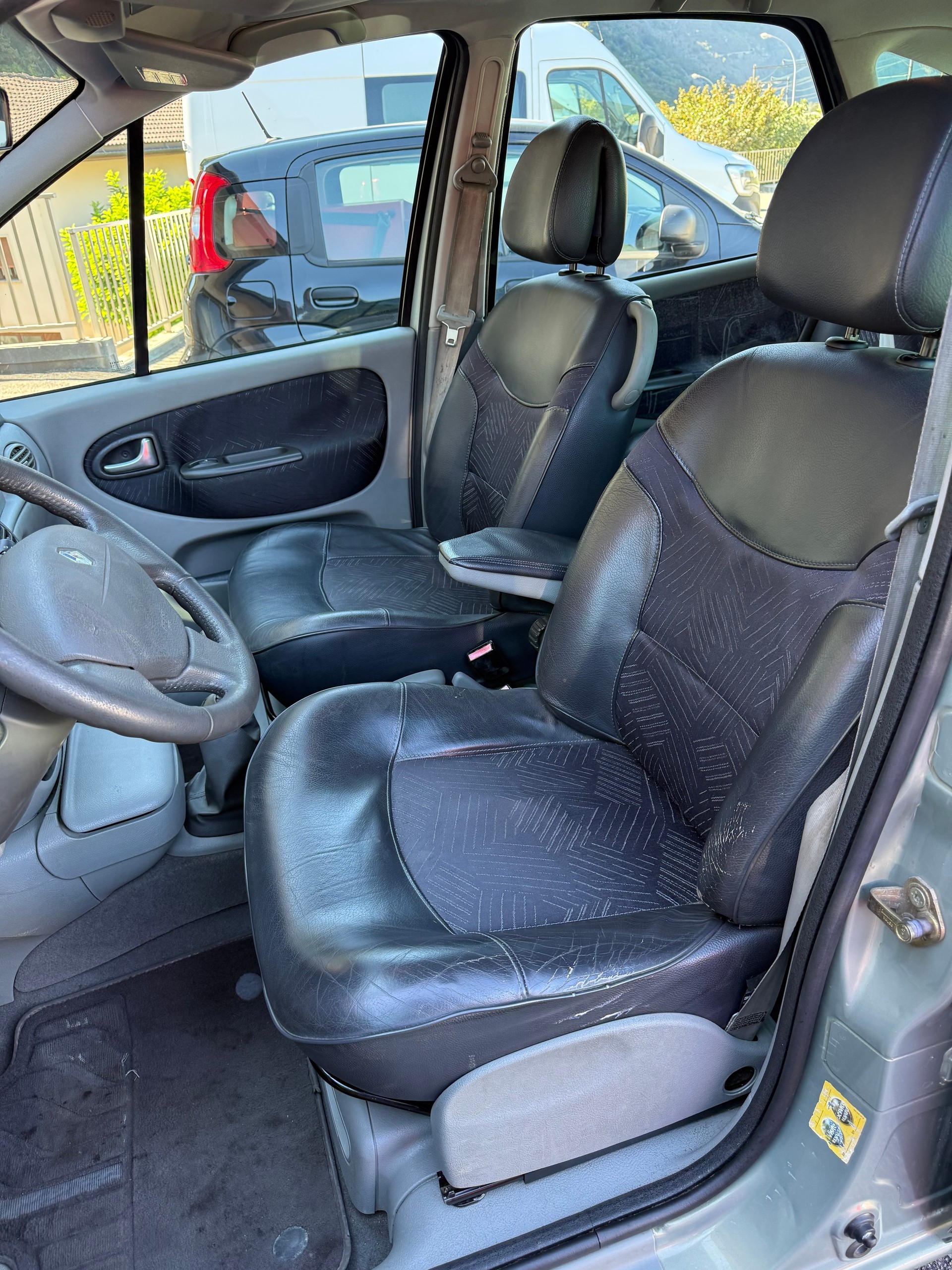 RENAULT Scénic 2.0 16V Dynamique-image-11