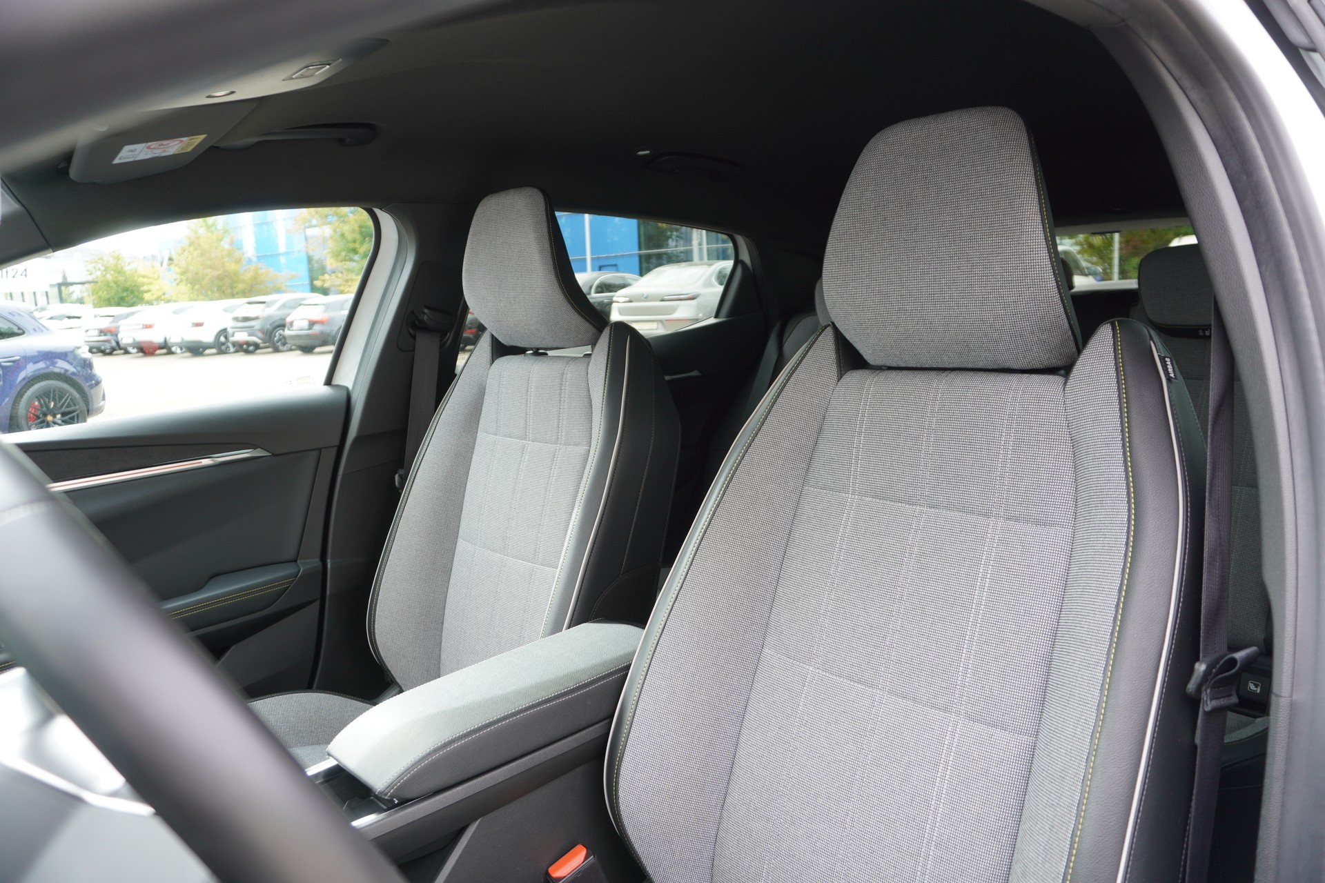 RENAULT Mégane E-TECH EV60 Techno-image-11