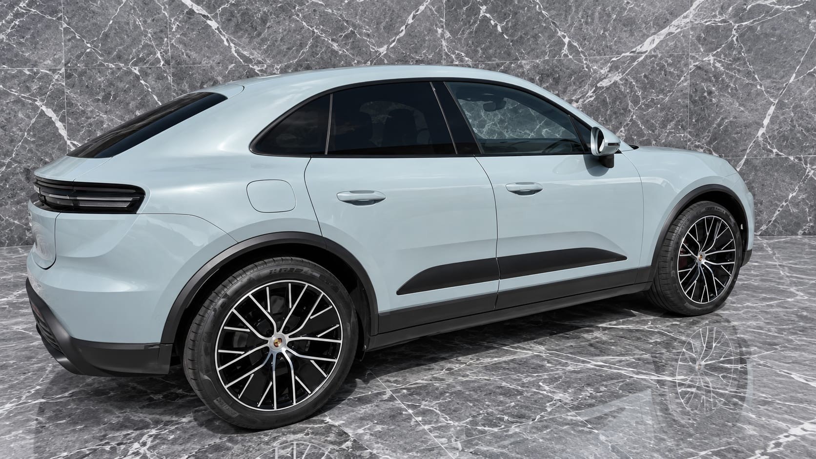 PORSCHE Macan 100kWh-showroom-element-1