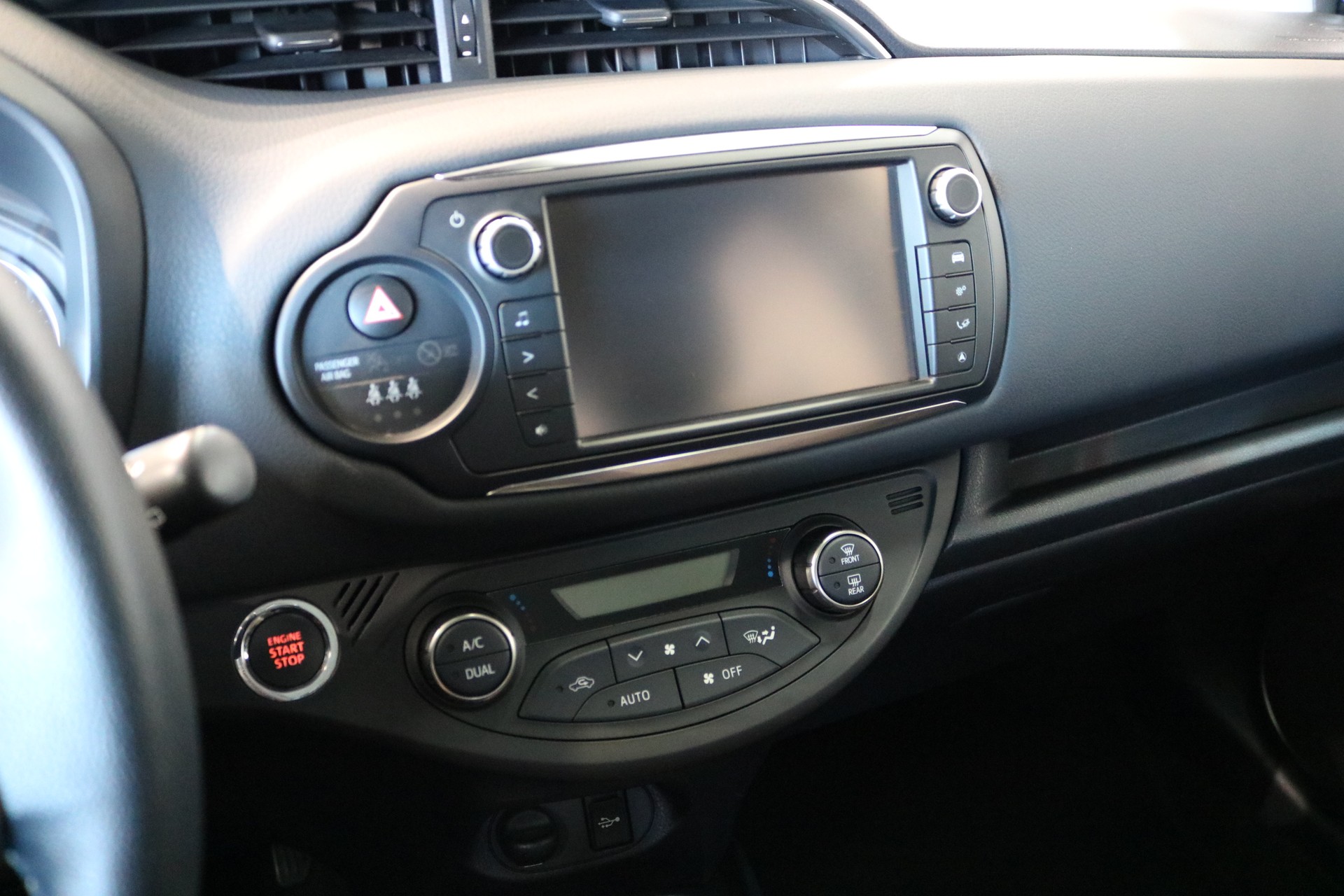 TOYOTA Yaris 1.33 Luna Multidrive-image-36