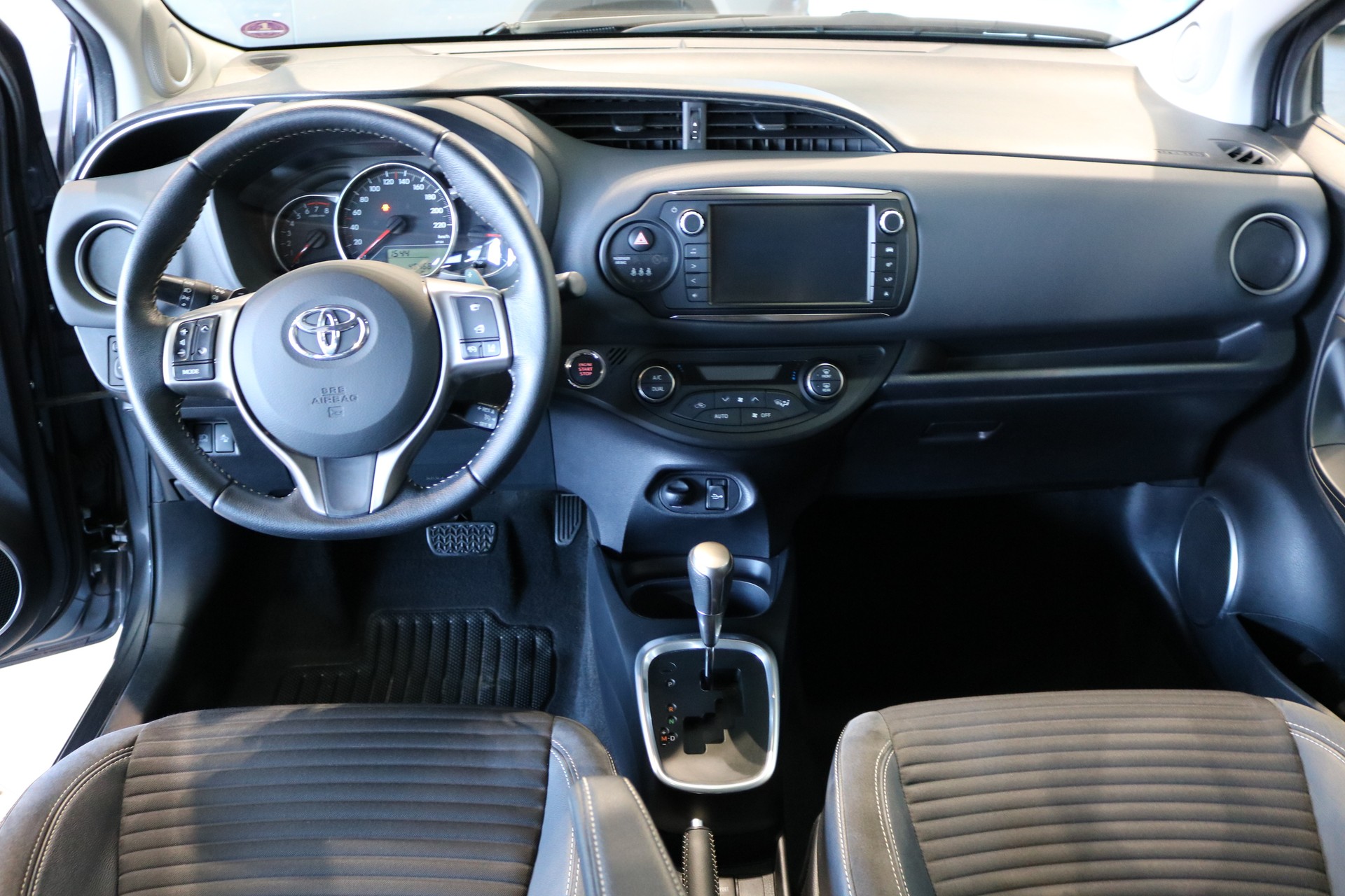 TOYOTA Yaris 1.33 Luna Multidrive-image-29