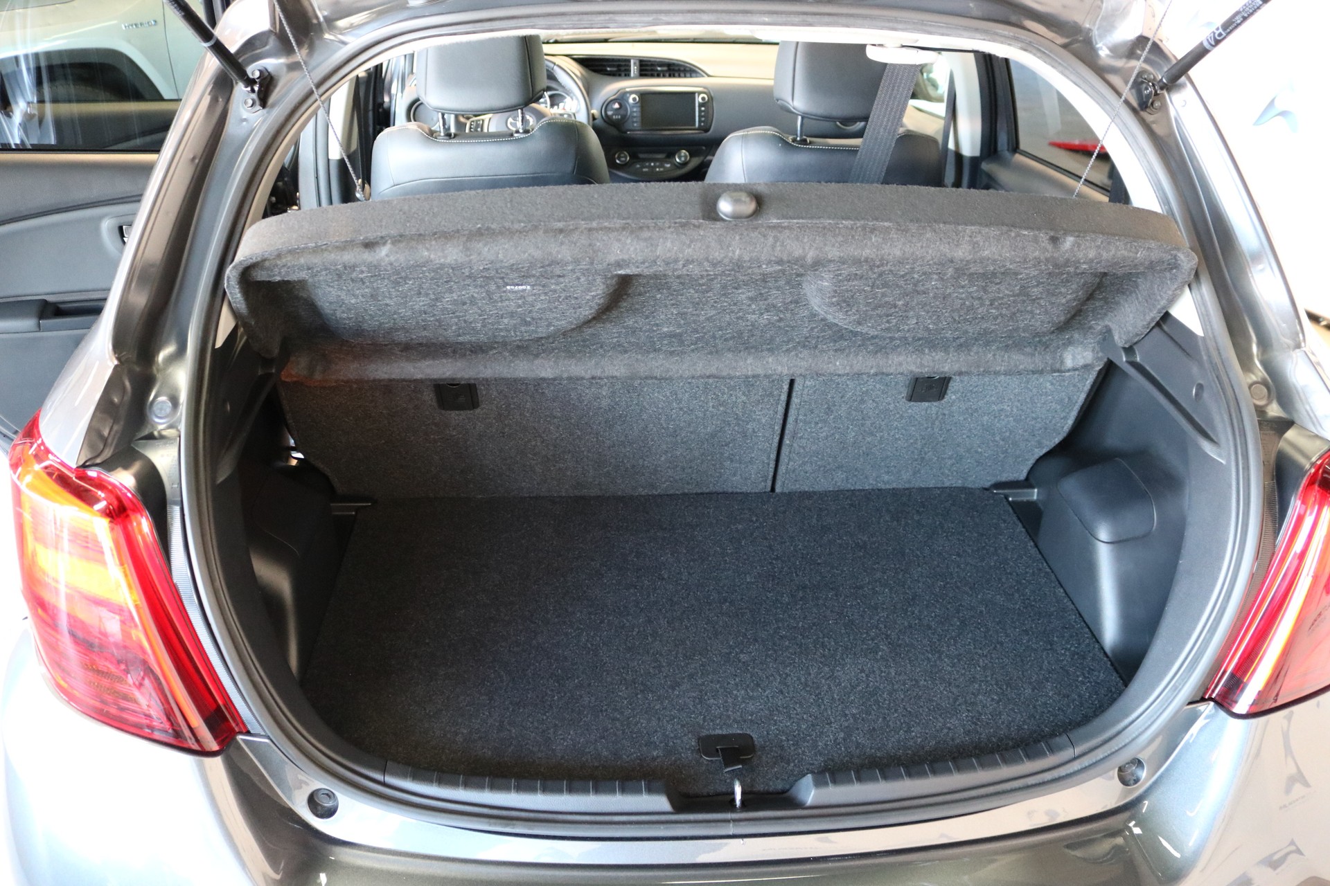 TOYOTA Yaris 1.33 Luna Multidrive-image-5
