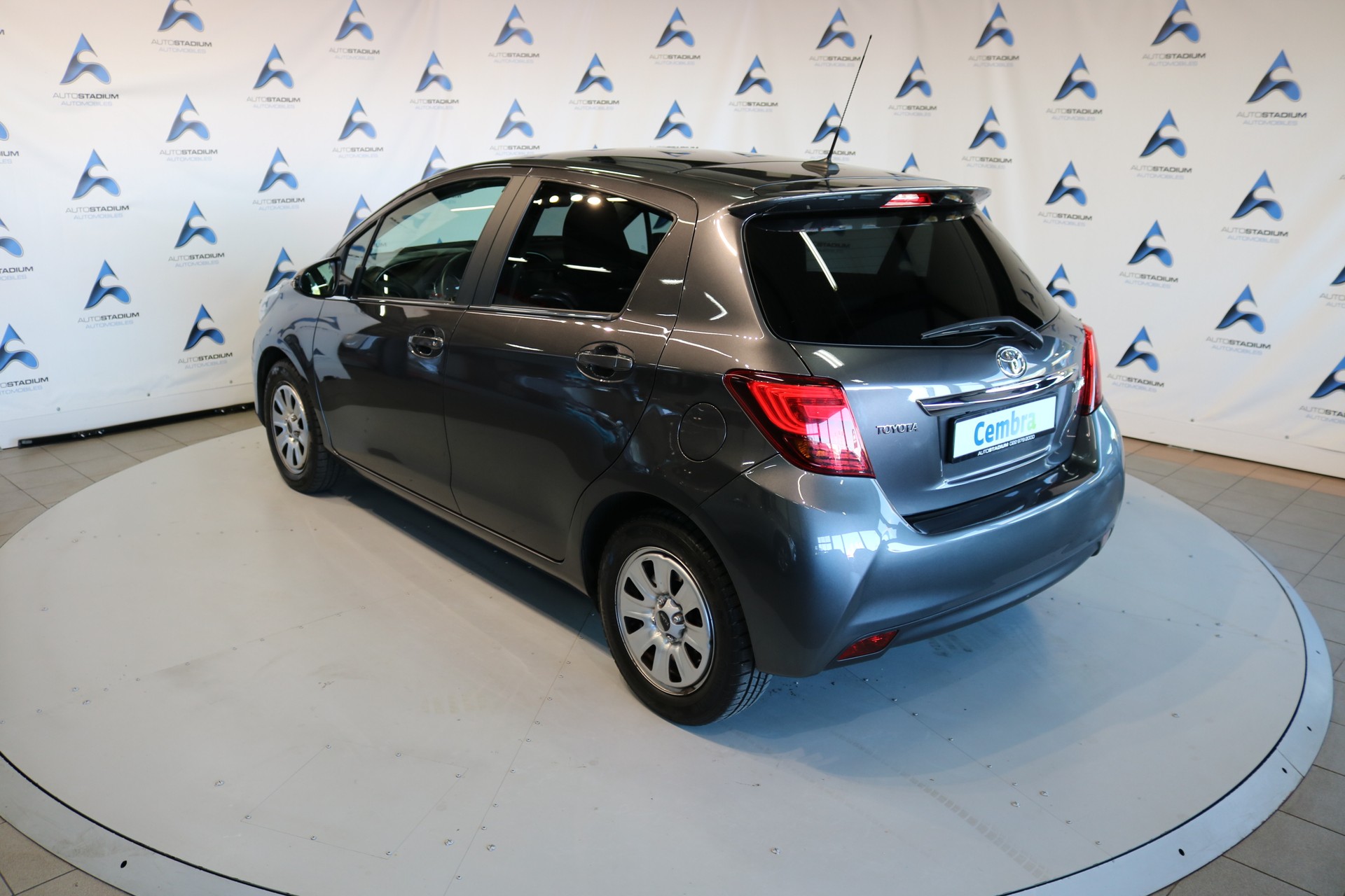 TOYOTA Yaris 1.33 Luna Multidrive-image-17