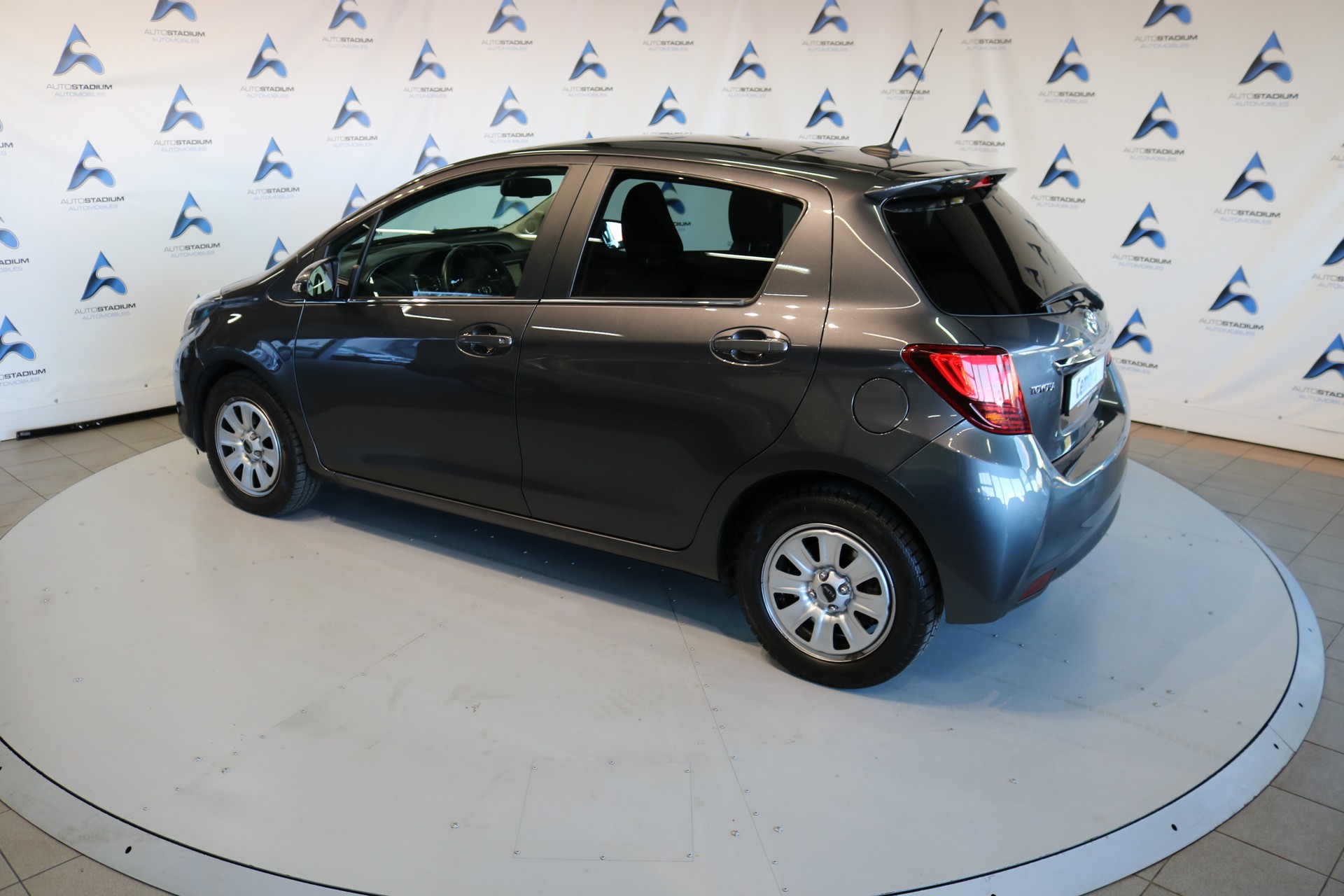 TOYOTA Yaris 1.33 Luna Multidrive-image-16