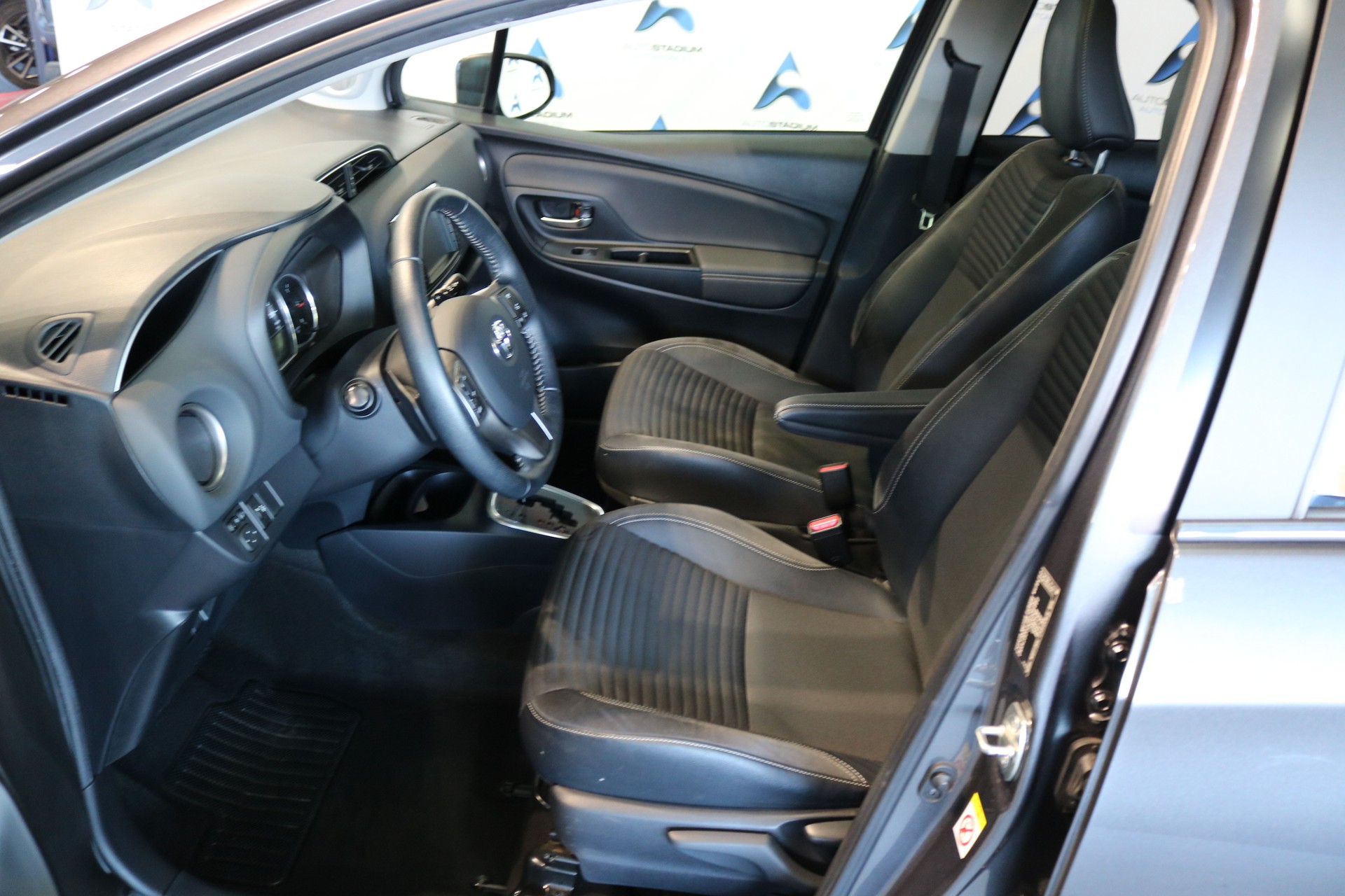 TOYOTA Yaris 1.33 Luna Multidrive-image-32