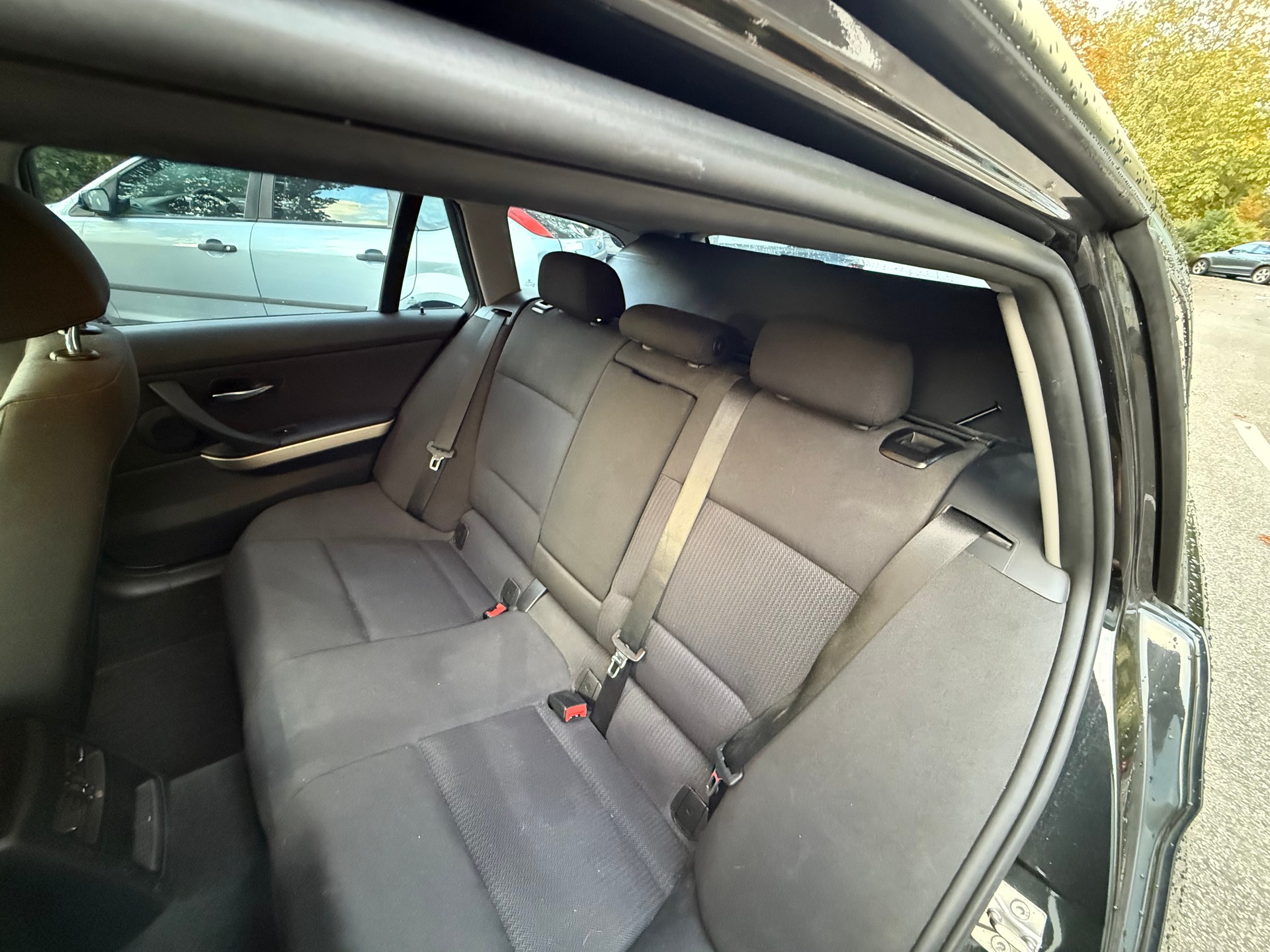 BMW 318i Touring-image-13