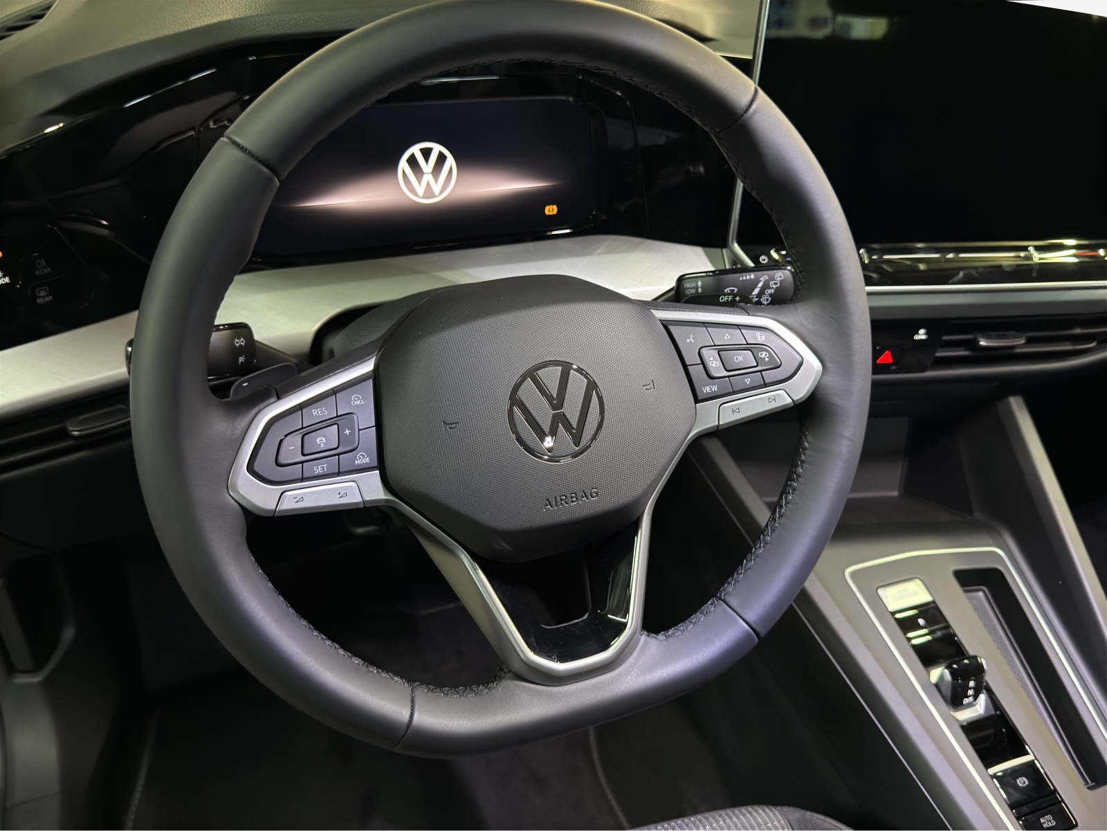 VW Golf 1.5 e TSI mHEV Trend DSG-image-9