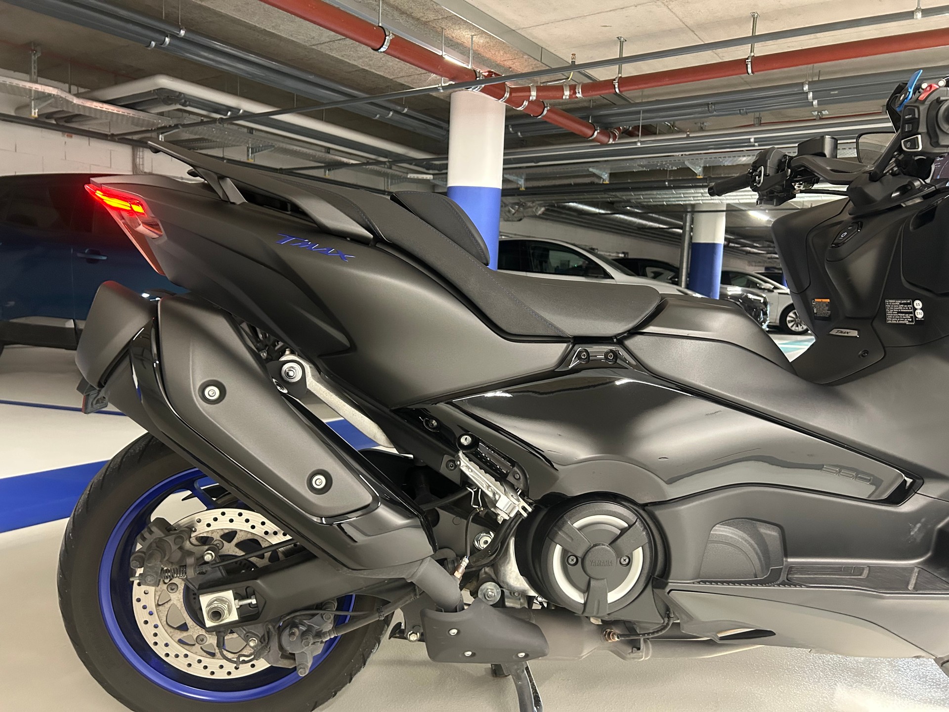 YAMAHA T-MAX XP 560-image-2