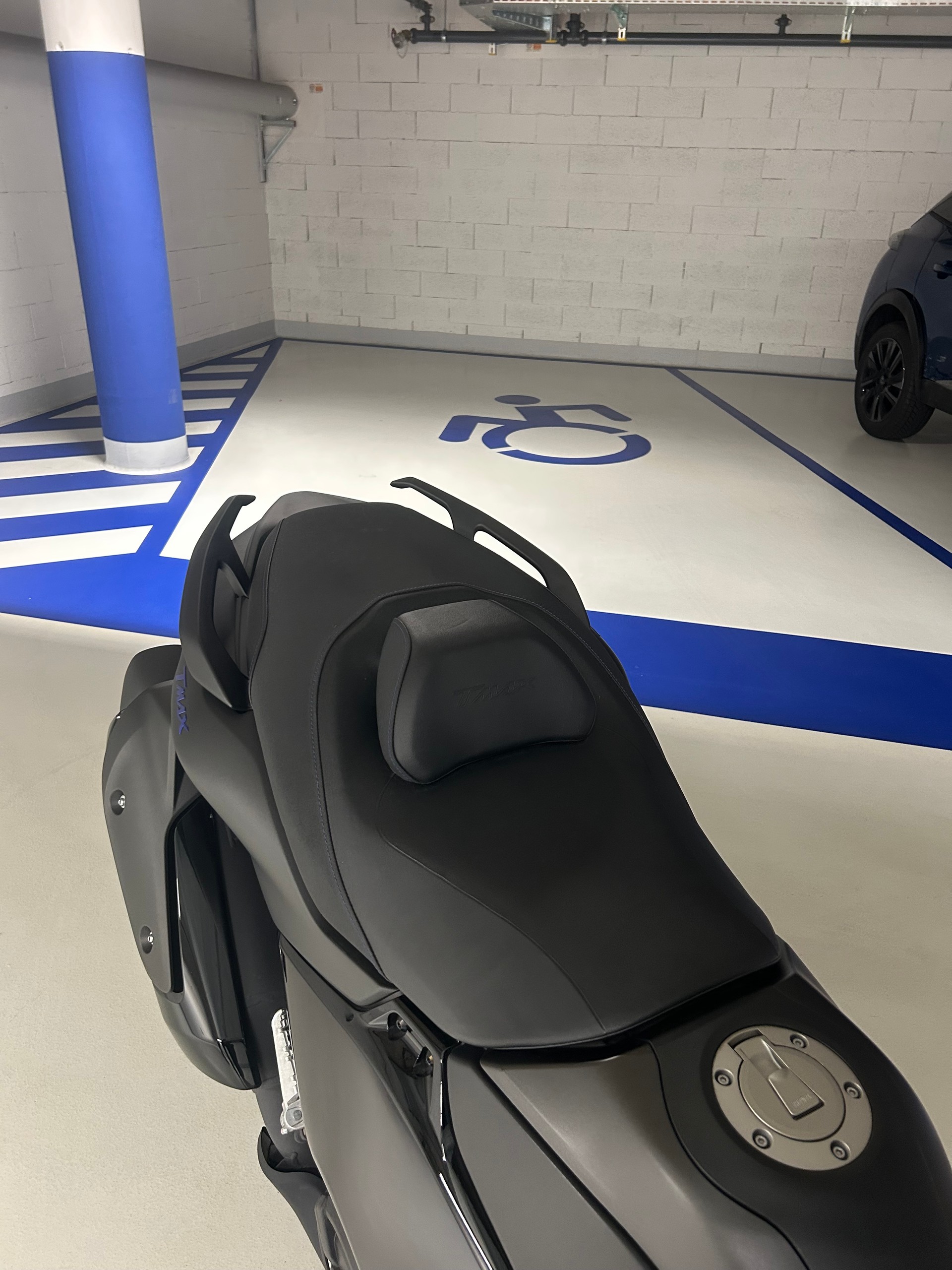 YAMAHA T-MAX XP 560-image-4