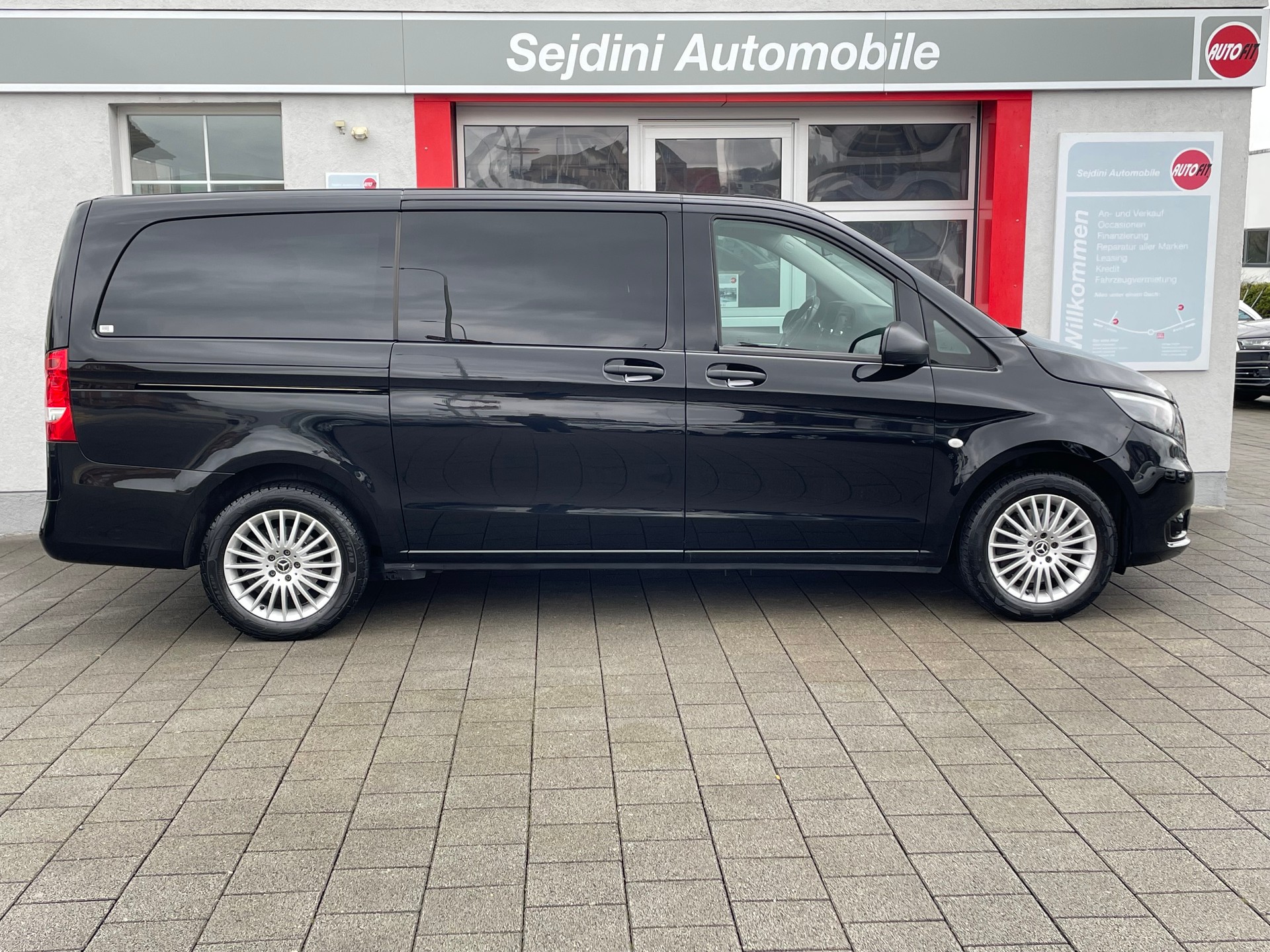 MERCEDES-BENZ Vito 116 CDI Lang Select Tourer 4Matic 9G-Tronic-image-4