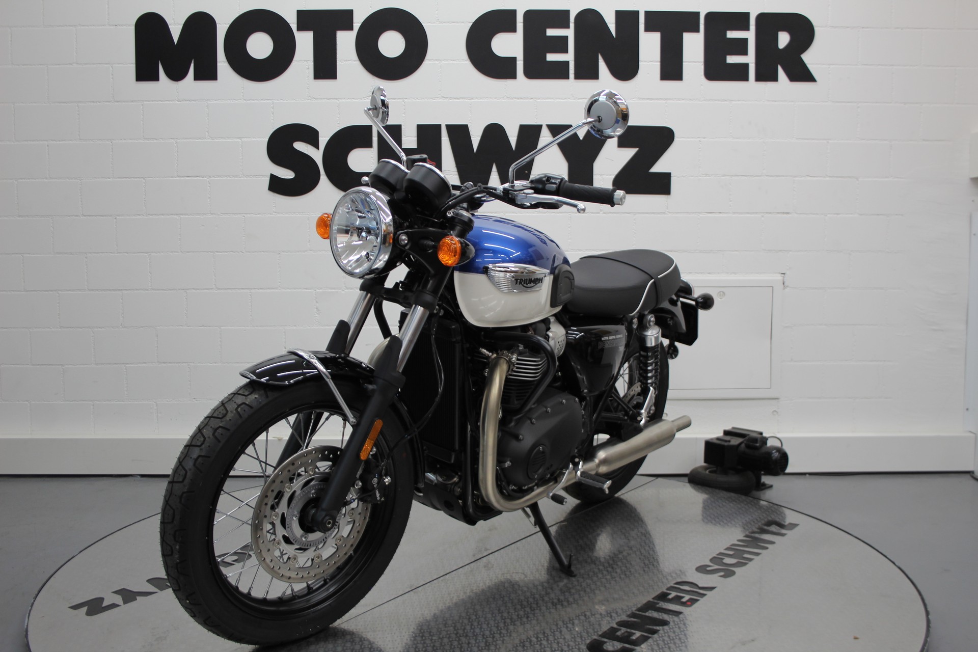 TRIUMPH Bonneville 900 T100-image-3