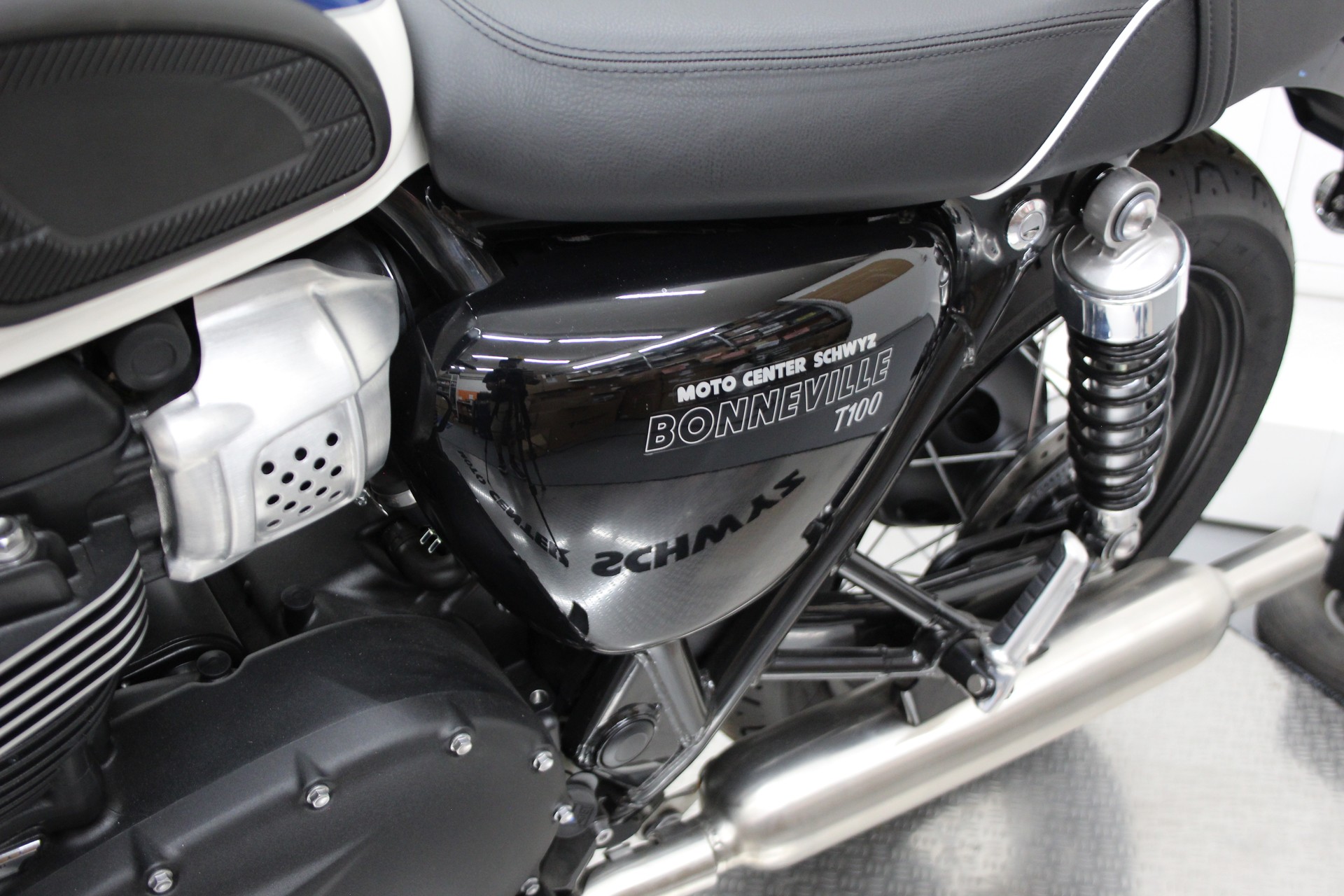 TRIUMPH Bonneville 900 T100-image-6