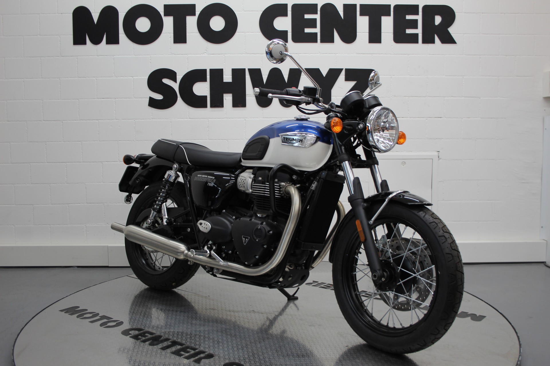 TRIUMPH Bonneville 900 T100-image-1