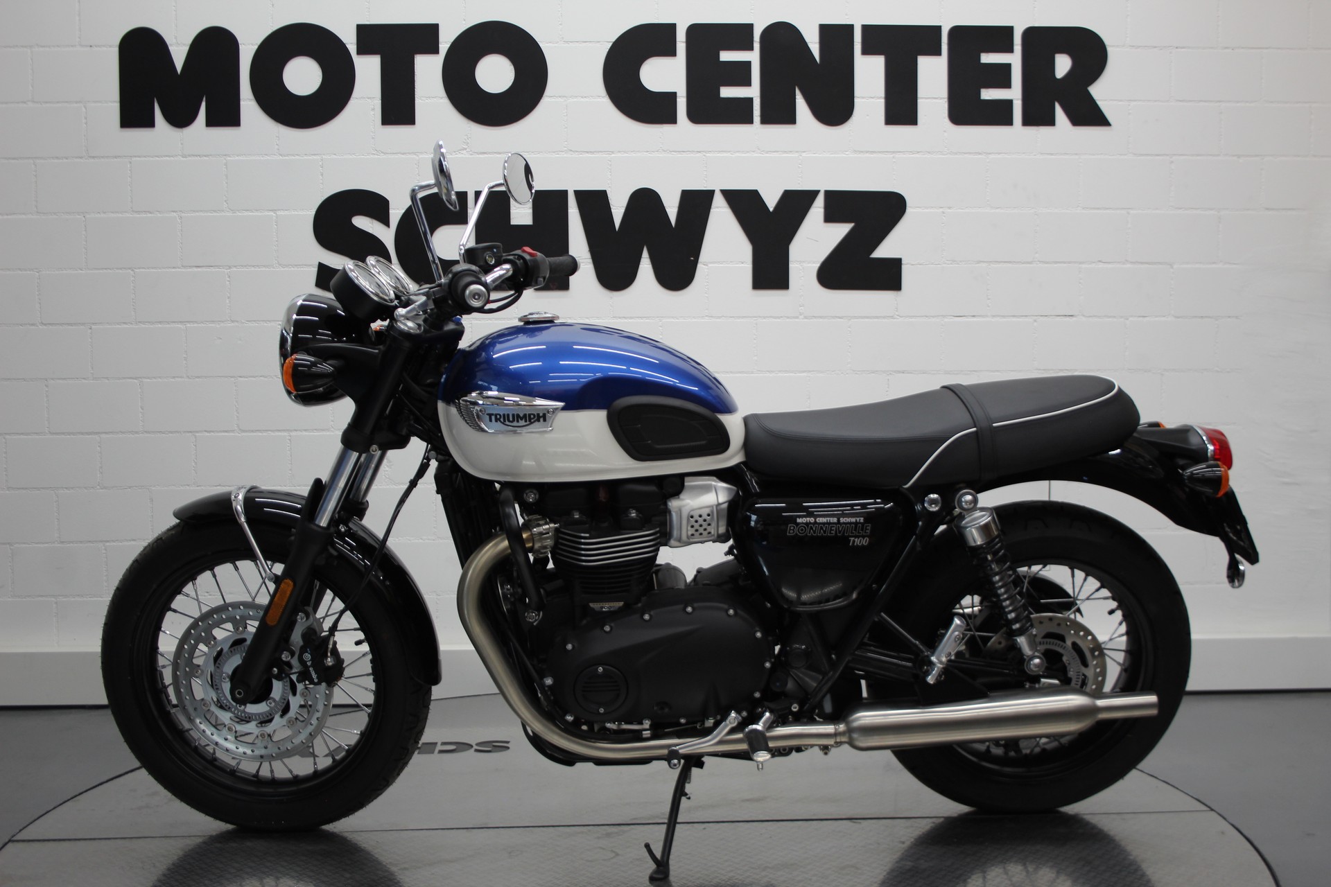 TRIUMPH Bonneville 900 T100-image-4