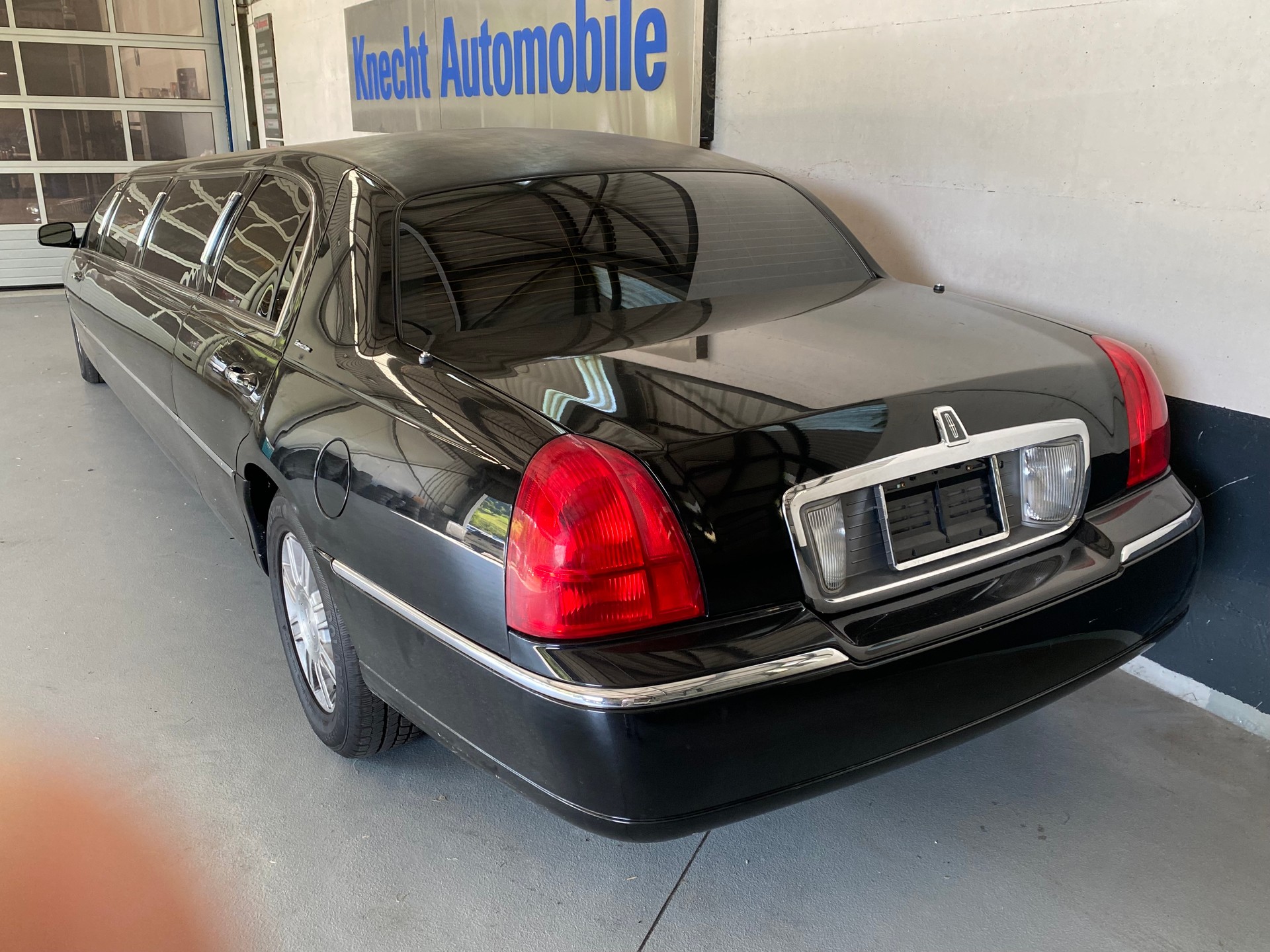 LINCOLN Town Car (Stretchlimousine) 8.5M-showroom-element-1
