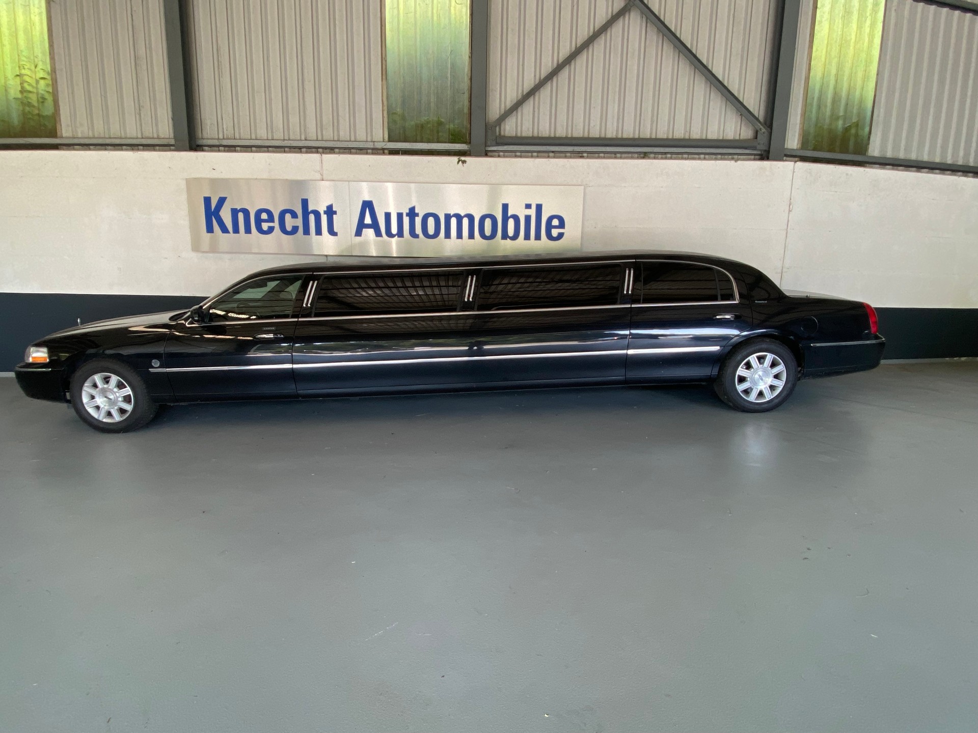 LINCOLN Town Car (Stretchlimousine) 8.5M-showroom-element-3